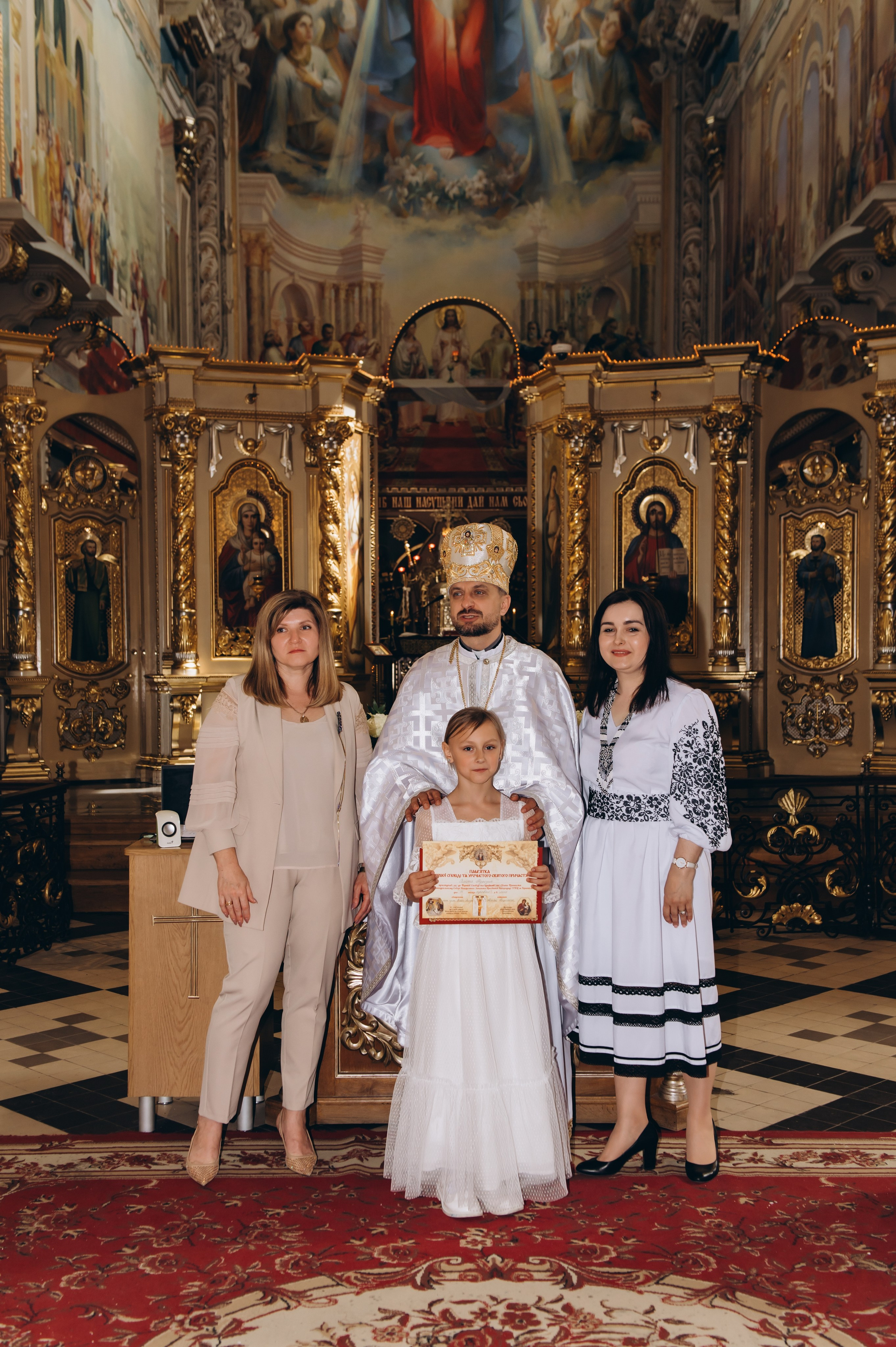 Фотосесія Першого Причастя Тернопіль, фотосесія Причастя Тернопіль, Таїнство Першого Причастя Тернопіль, Катедра Причастя Тернопіль. Сімейний, дитячий та індивідуальний фотограф в м. Тернопіль, м. Львів