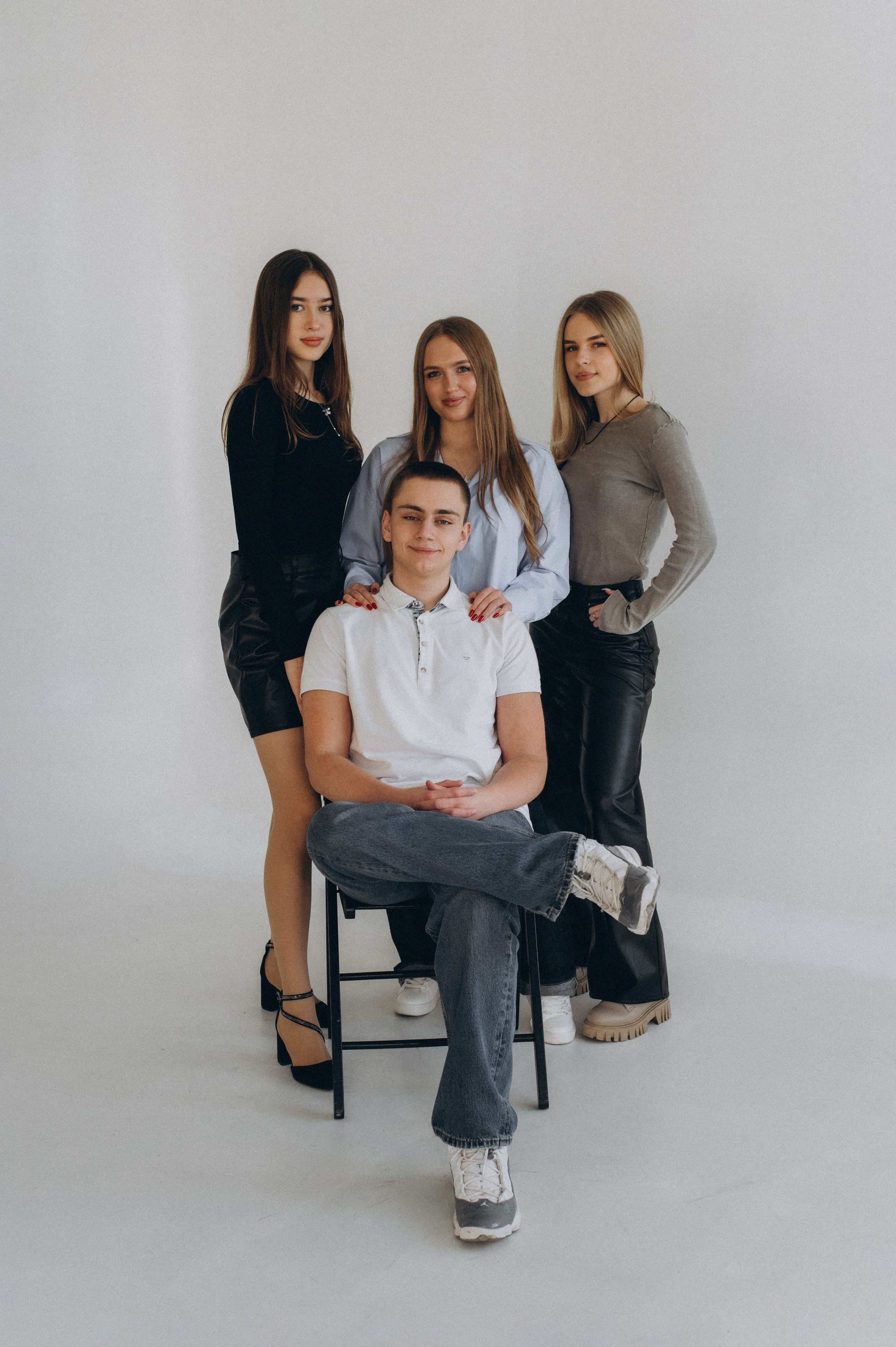 Фотосесія випускників, фотосесія на віньєтки Тернопіль, випускники Тернопіль, випуск 2025. Сімейний, дитячий та індивідуальний фотограф в м. Тернопіль, м. Львів