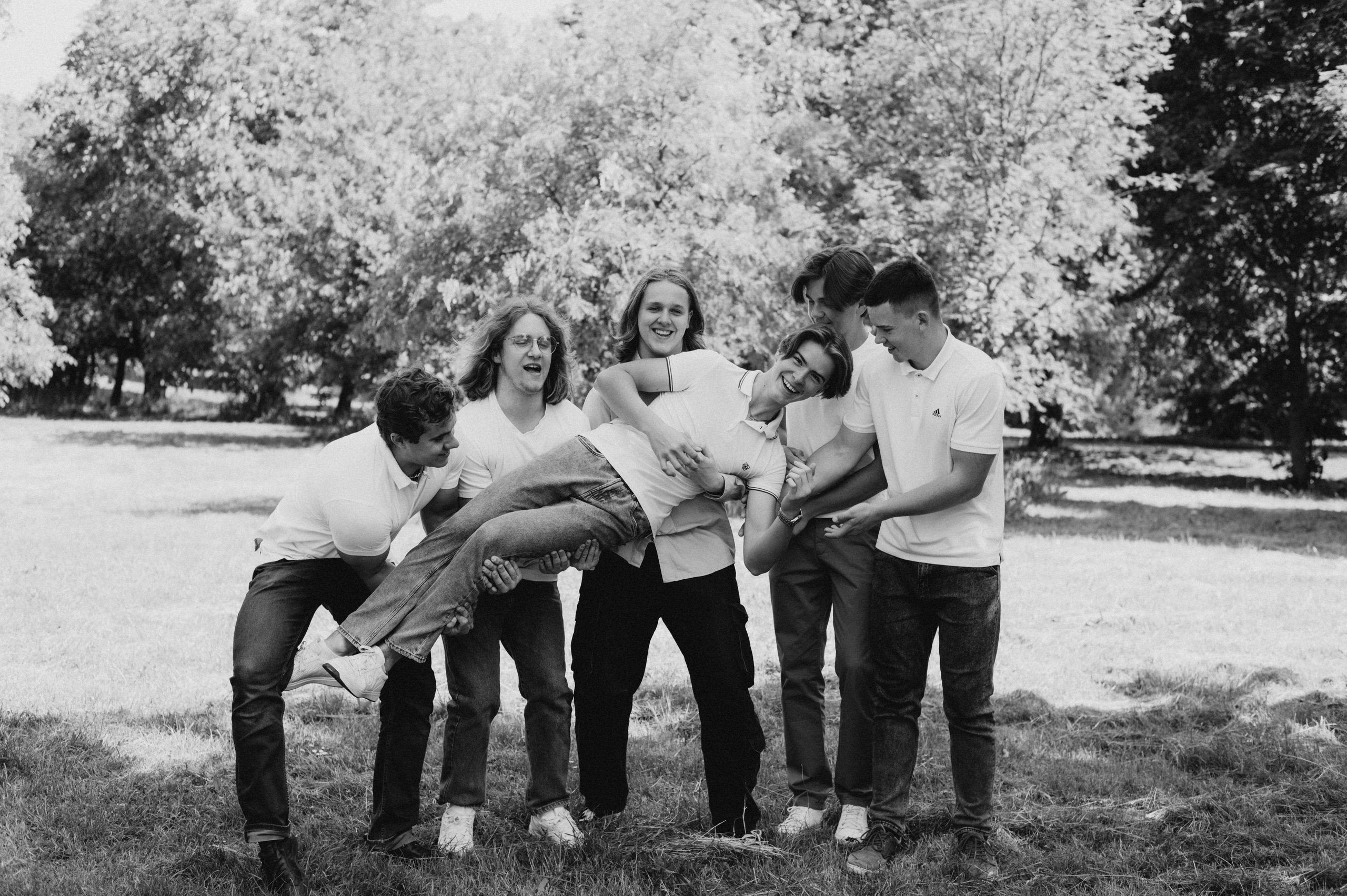 Фотосесія випускників, зйомка випускників Тернопіль Львів, випускні фотоальбоми Тернопіль, шкільні фотоальбоми Тернопіль. Сімейний, дитячий та індивідуальний фотограф в м. Тернопіль, м. Львів