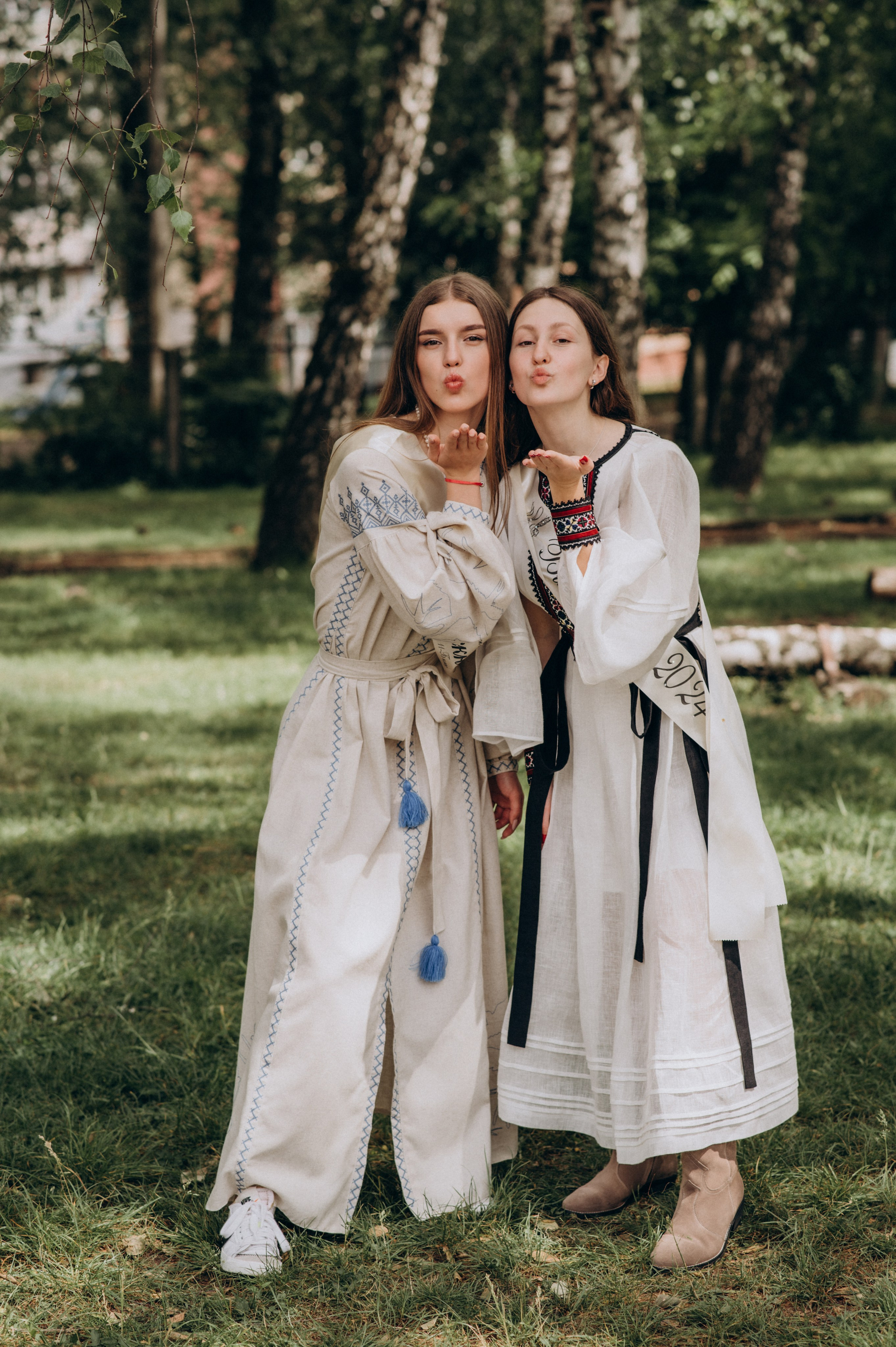 Фотосесія останнього дзвоника, фотосесія випускників Тернопіль, випускний 2024. Сімейний, дитячий та індивідуальний фотограф в м. Тернопіль, м. Львів