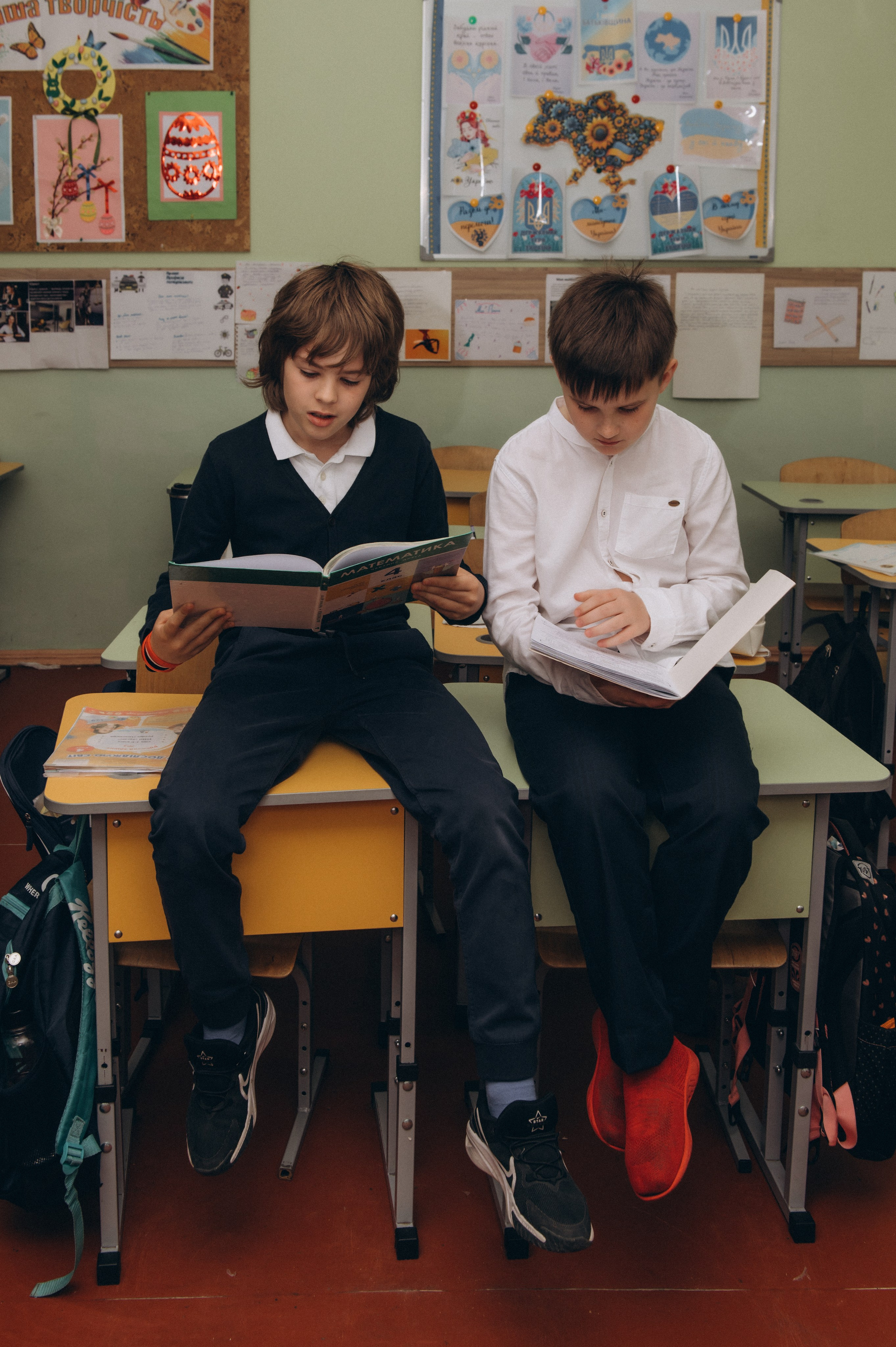 Шкільна фотосесія на віньєтки Тернопіль, фотосесія випускників Тернопіль, зйомка на віньєтки, шкільні фотоальбоми Тернопіль. Сімейний, дитячий та індивідуальний фотограф в м. Тернопіль, м. Львів