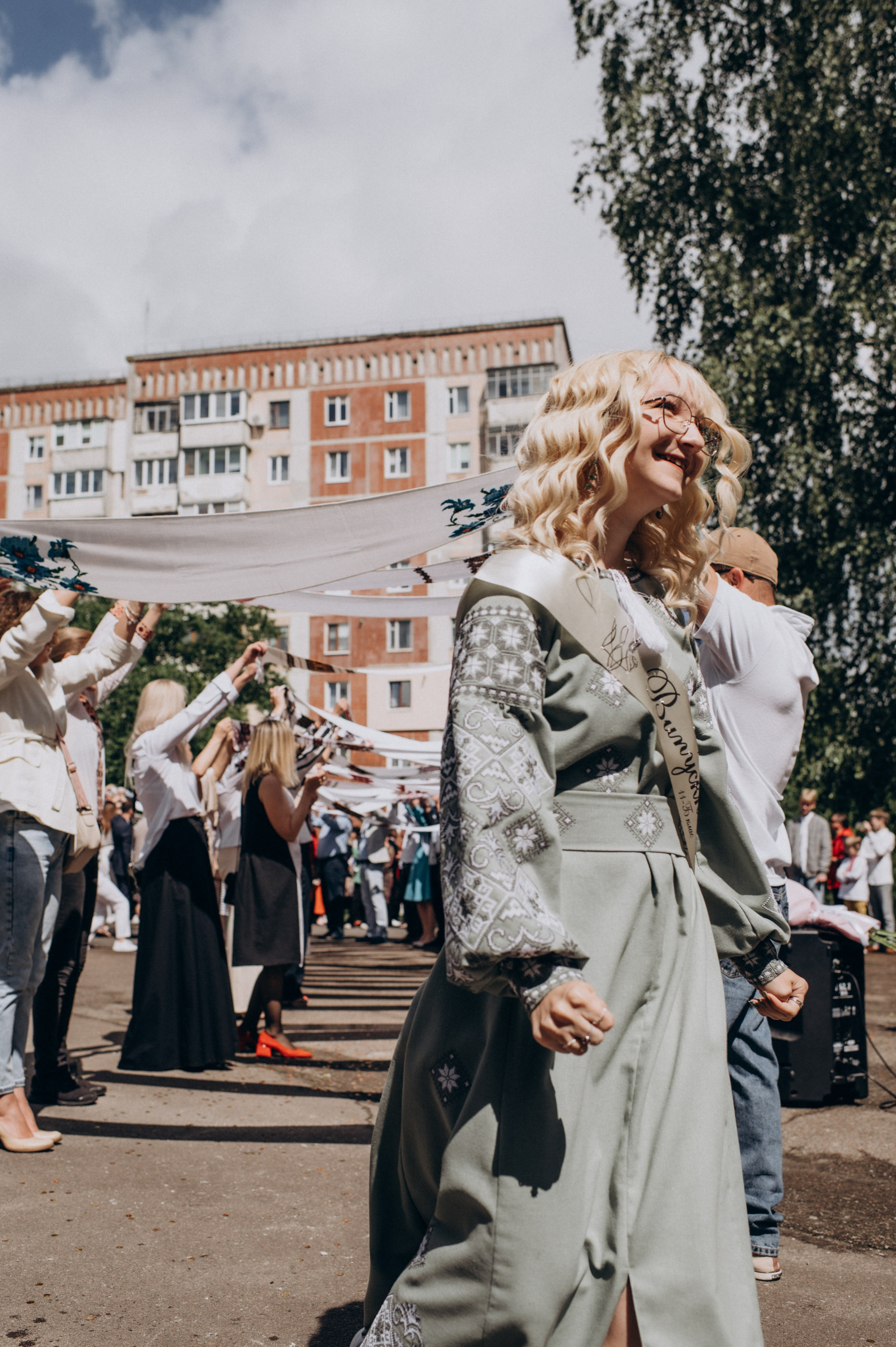 Фотосесія останнього дзвоника, фотосесія випускників Тернопіль, випускний 2024. Сімейний, дитячий та індивідуальний фотограф в м. Тернопіль, м. Львів