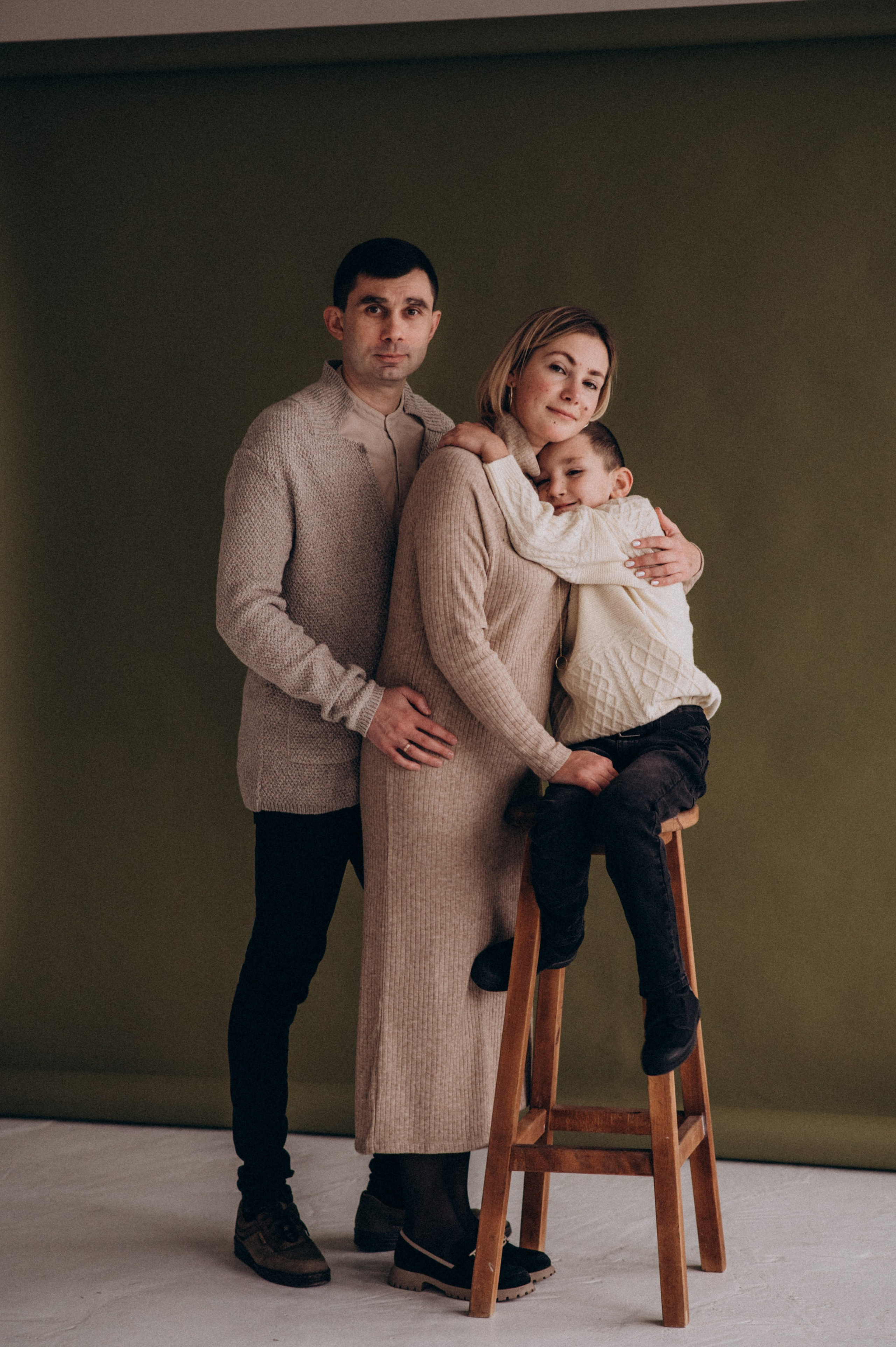 Новорічна сімейна фотосесія у студії, сімейна фотосесія Тернопіль Львів. Сімейний, дитячий та індивідуальний фотограф в м. Тернопіль, м. Львів