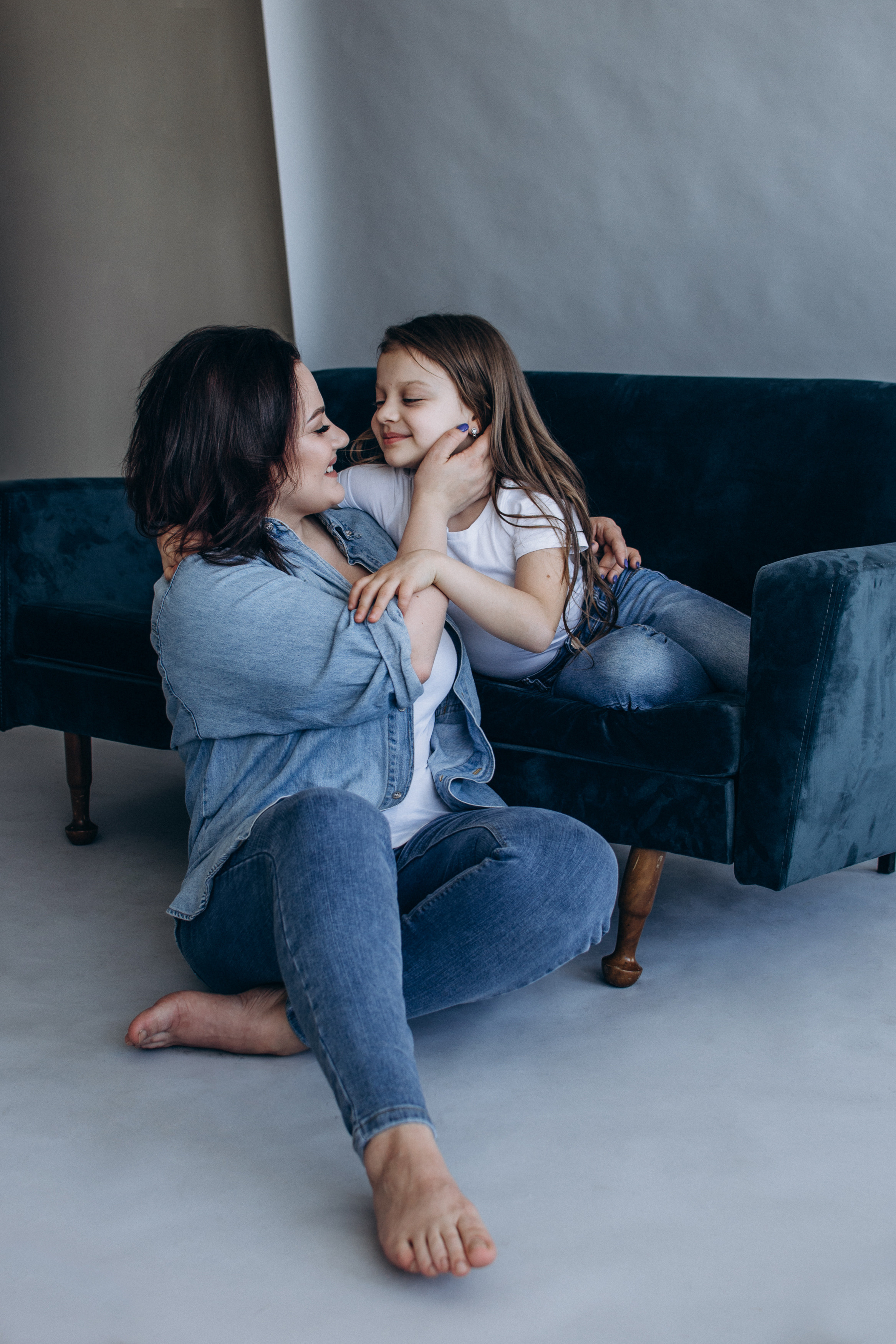 Мама і донечка. Студійна сімейна фотосесія. Сімейний, дитячий та індивідуальний фотограф в м. Тернопіль, м. Львів