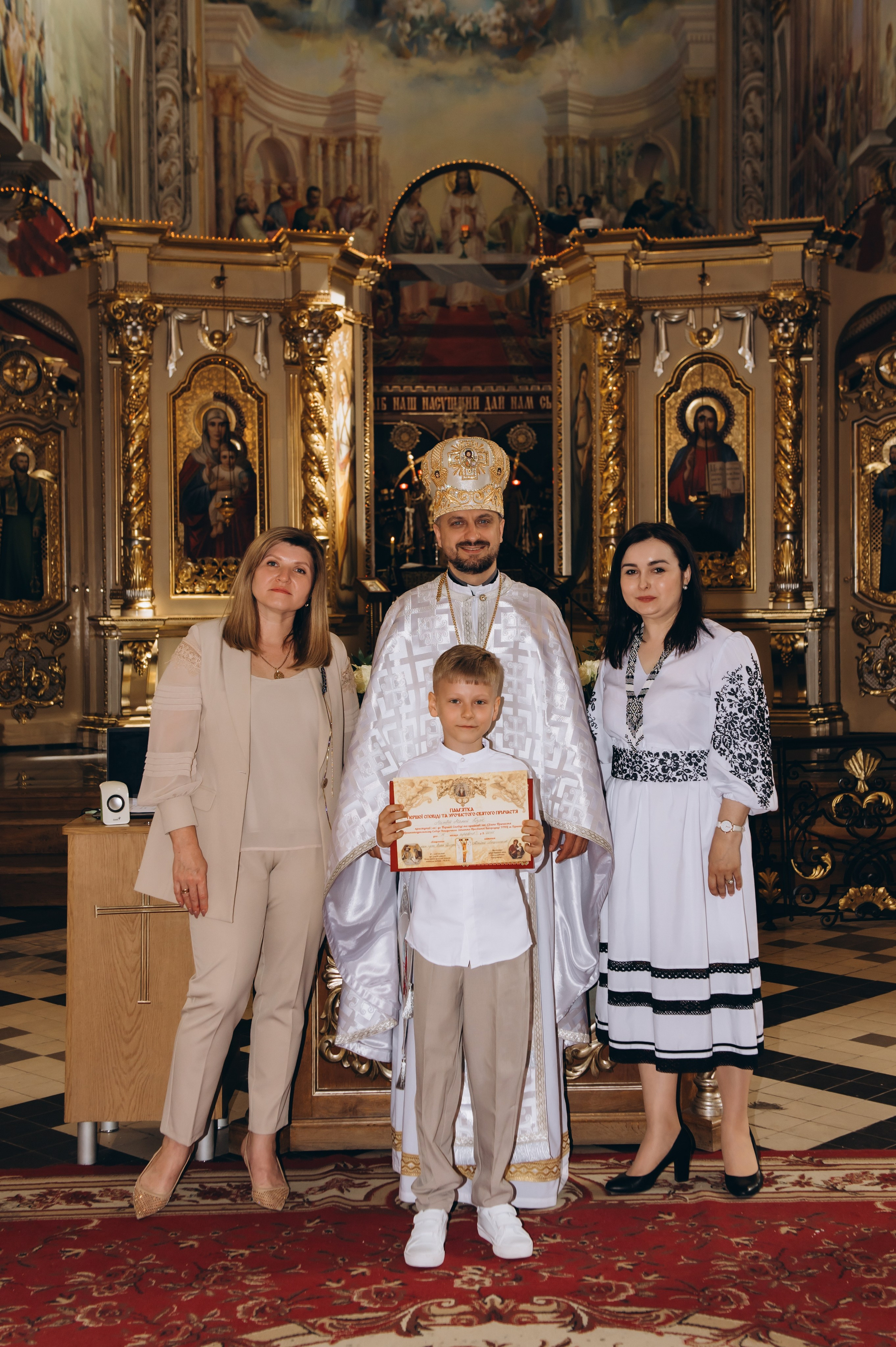 Фотосесія Першого Причастя Тернопіль, фотосесія Причастя Тернопіль, Таїнство Першого Причастя Тернопіль, Катедра Причастя Тернопіль. Сімейний, дитячий та індивідуальний фотограф в м. Тернопіль, м. Львів