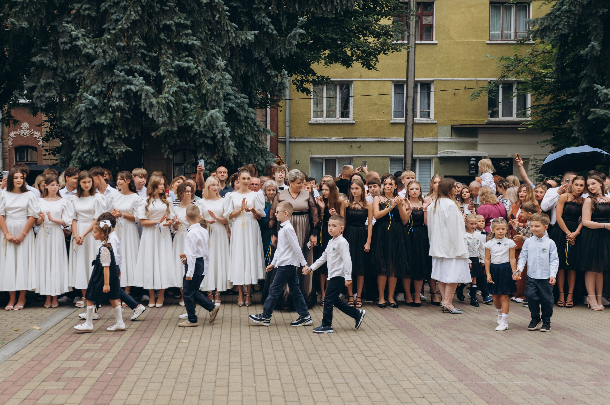 Перший дзвоник у Тернополі, фотосесія першокласників