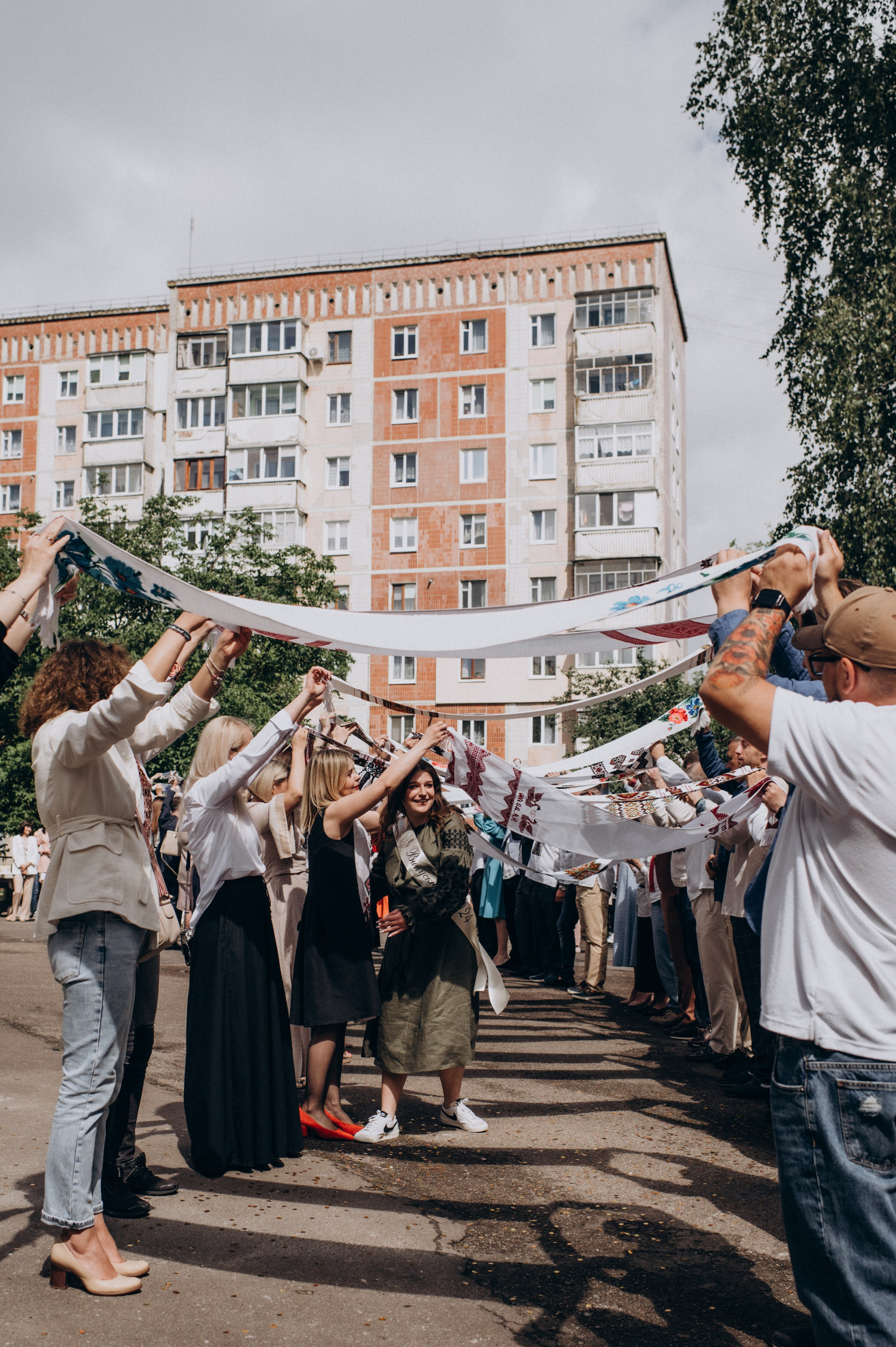 Фотосесія останнього дзвоника, фотосесія випускників Тернопіль, випускний 2024. Сімейний, дитячий та індивідуальний фотограф в м. Тернопіль, м. Львів