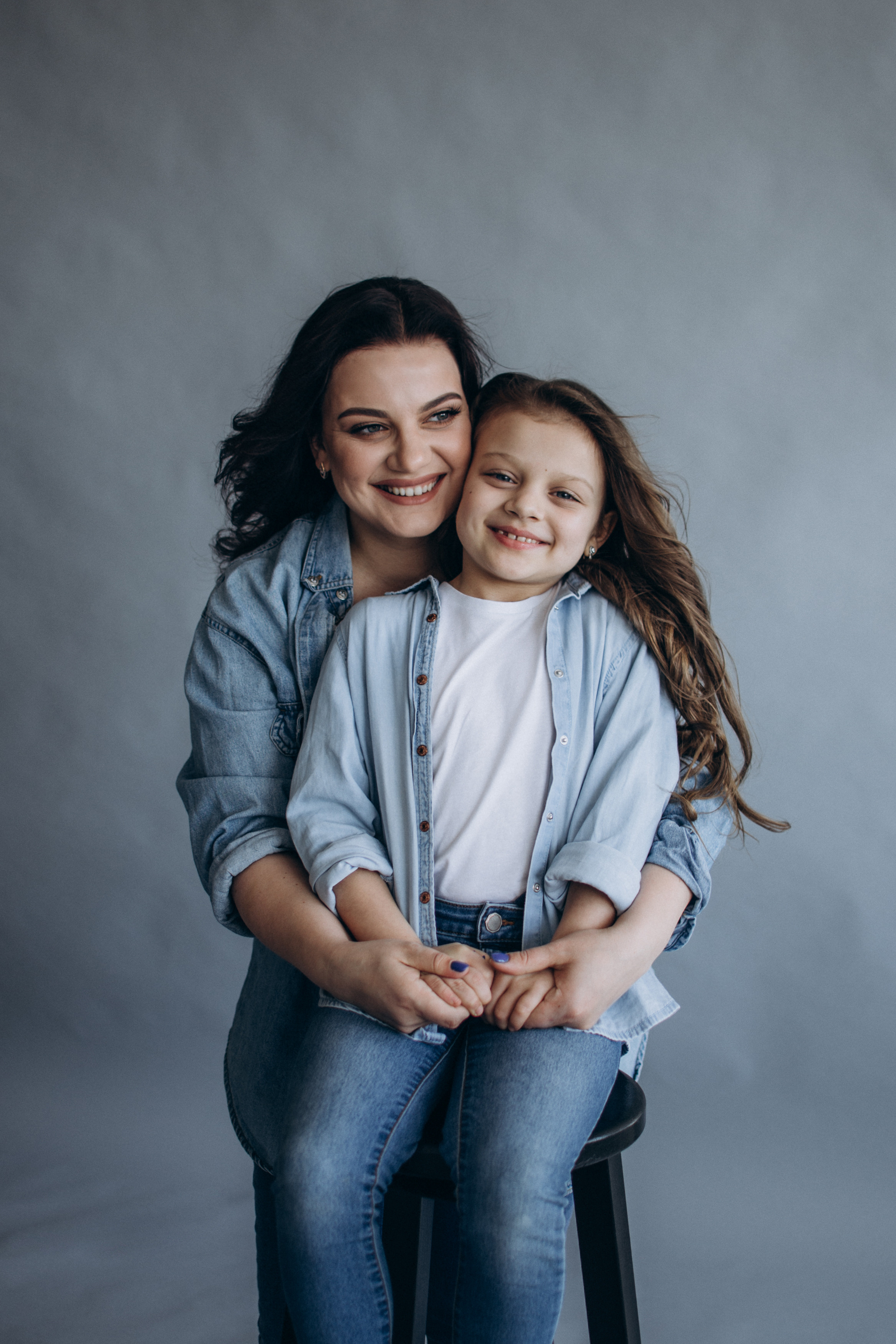 Мама і донечка. Студійна сімейна фотосесія. Сімейний, дитячий та індивідуальний фотограф в м. Тернопіль, м. Львів