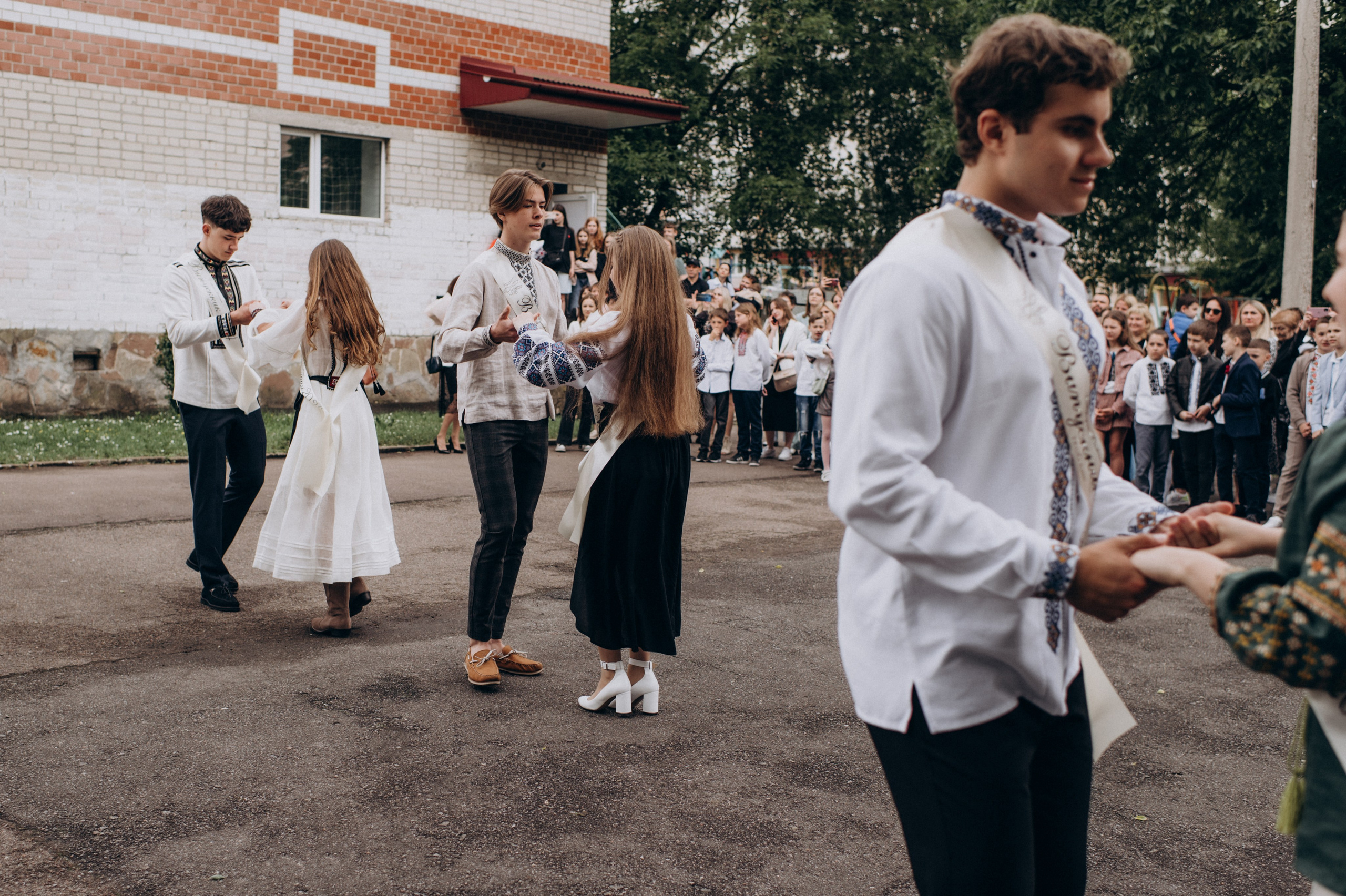 Фотосесія останнього дзвоника, фотосесія випускників Тернопіль, випускний 2024. Сімейний, дитячий та індивідуальний фотограф в м. Тернопіль, м. Львів