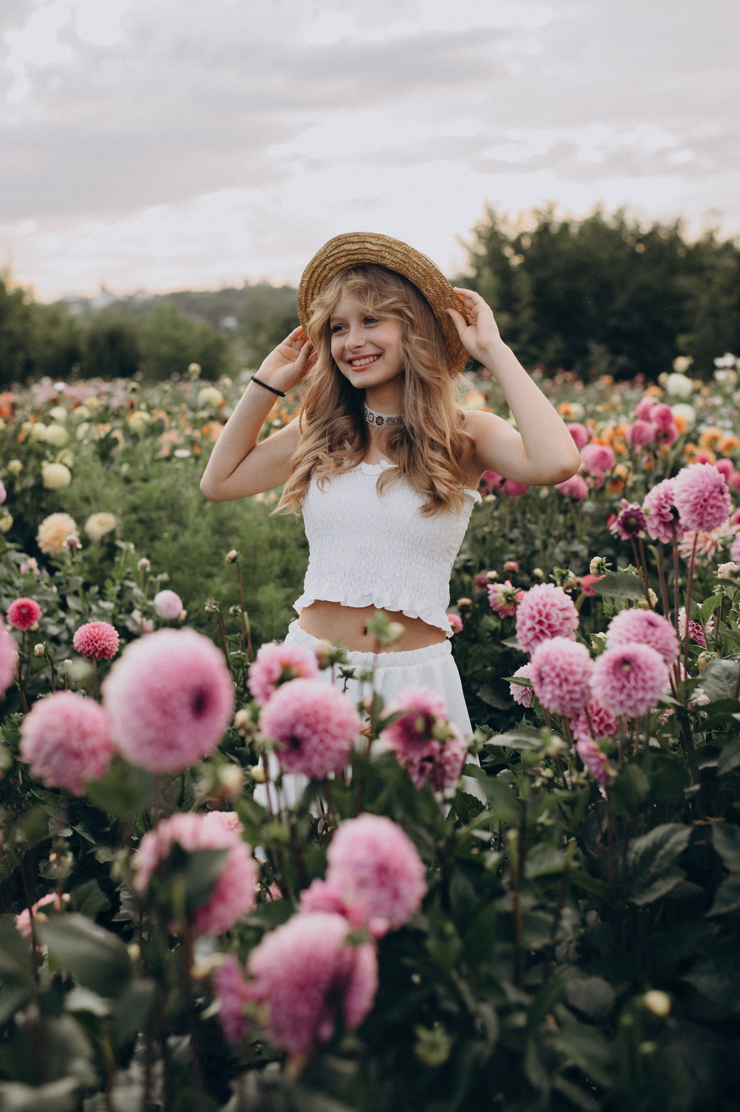 Сімейна фотосесія мами і доньки, сімейний фотограф Тернопіль, портретний фотограф, сімейна фотосесія Тернопіль, фотосесія в жоржинах. Сімейний, дитячий та індивідуальний фотограф в м. Тернопіль, м. Львів