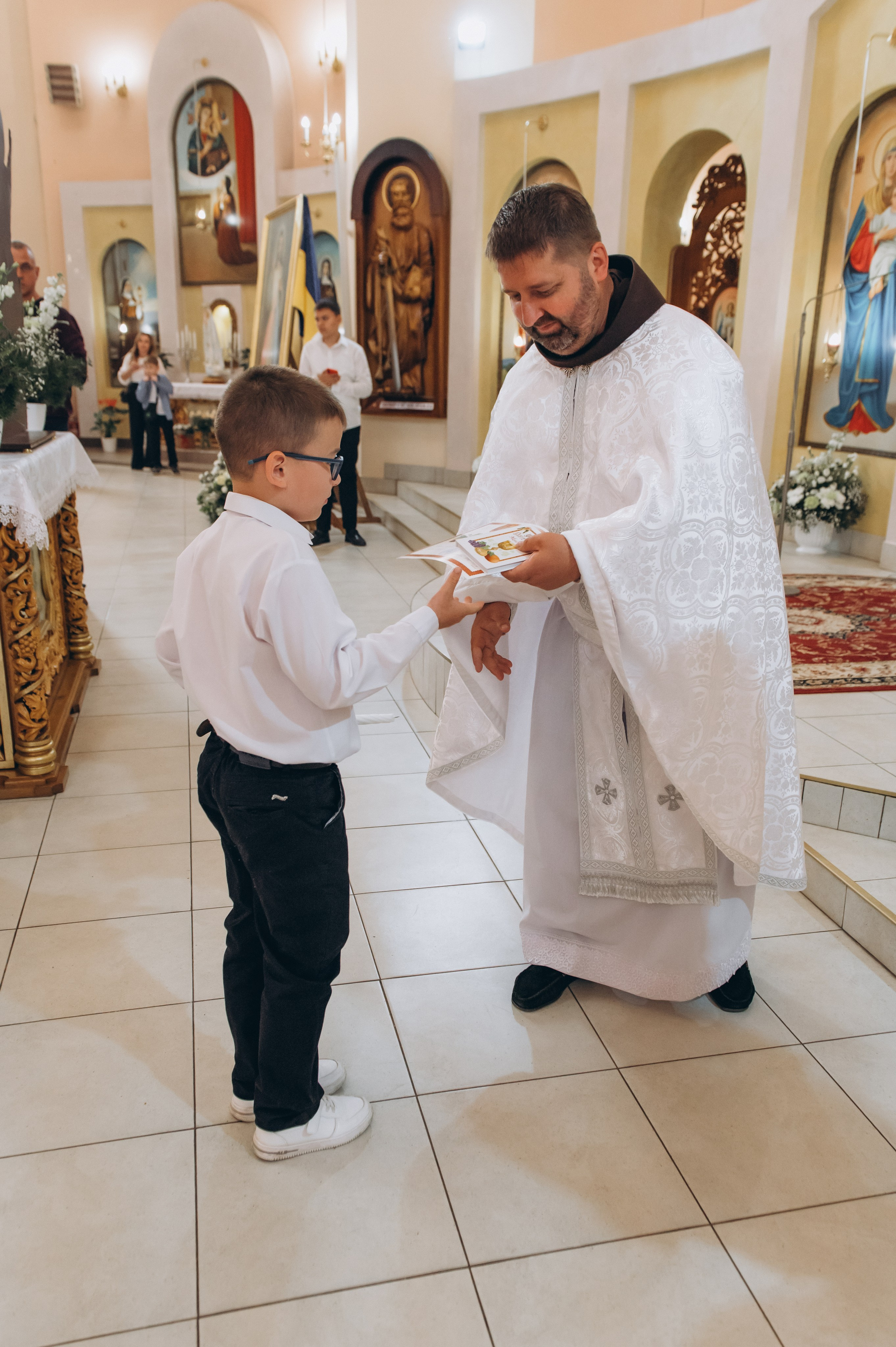 Фотосесія Причастя Тернопіль, зйомка Причастя, фотограф на Причастя Тернопіль, Причастя Львів, церква Петра і Павла. Сімейний, дитячий та індивідуальний фотограф в м. Тернопіль, м. Львів