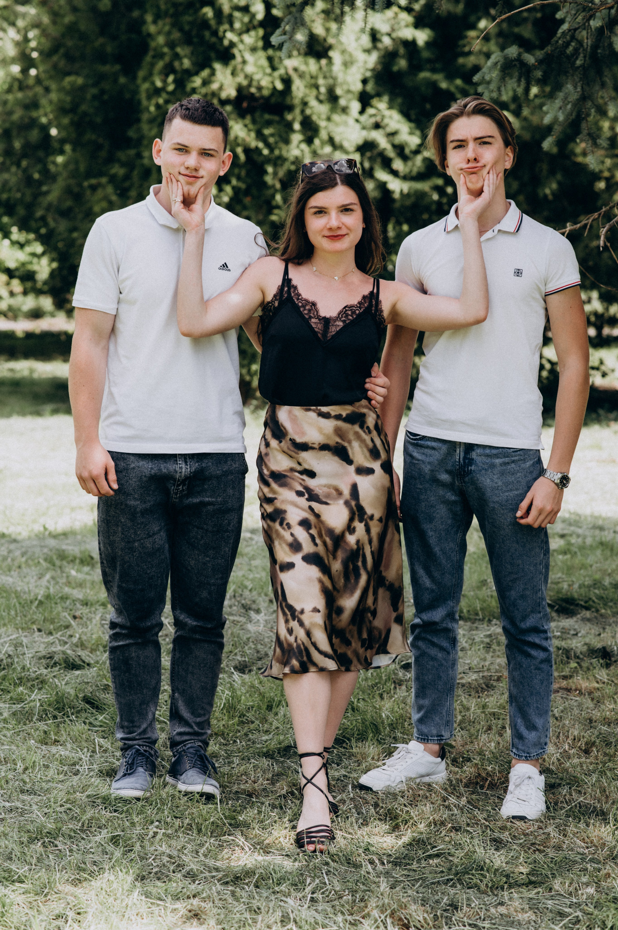 Фотосесія випускників, зйомка випускників Тернопіль Львів, випускні фотоальбоми Тернопіль, шкільні фотоальбоми Тернопіль. Сімейний, дитячий та індивідуальний фотограф в м. Тернопіль, м. Львів