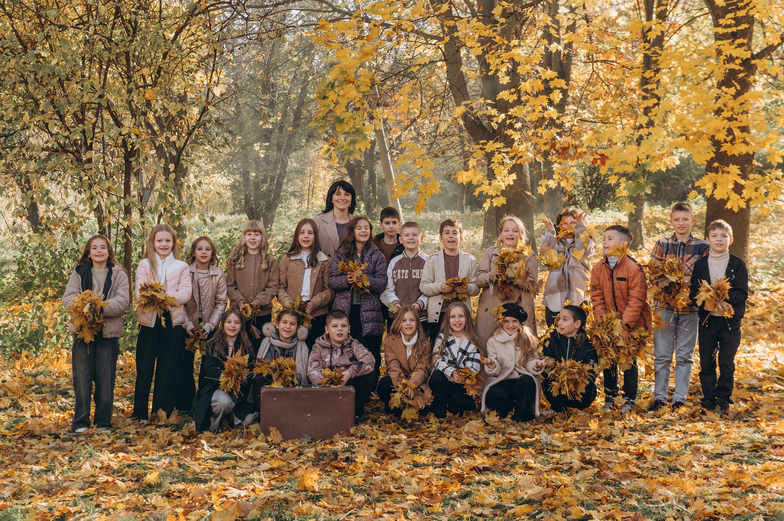 Осіння фотосесія 4 класу на віньєтки, випускні фотоальбоми Тернопіль, фотосесія випускників Тернопіль, шкільний випускний альбом Тернопіль. Сімейний, дитячий та індивідуальний фотограф в м. Тернопіль, м. Львів