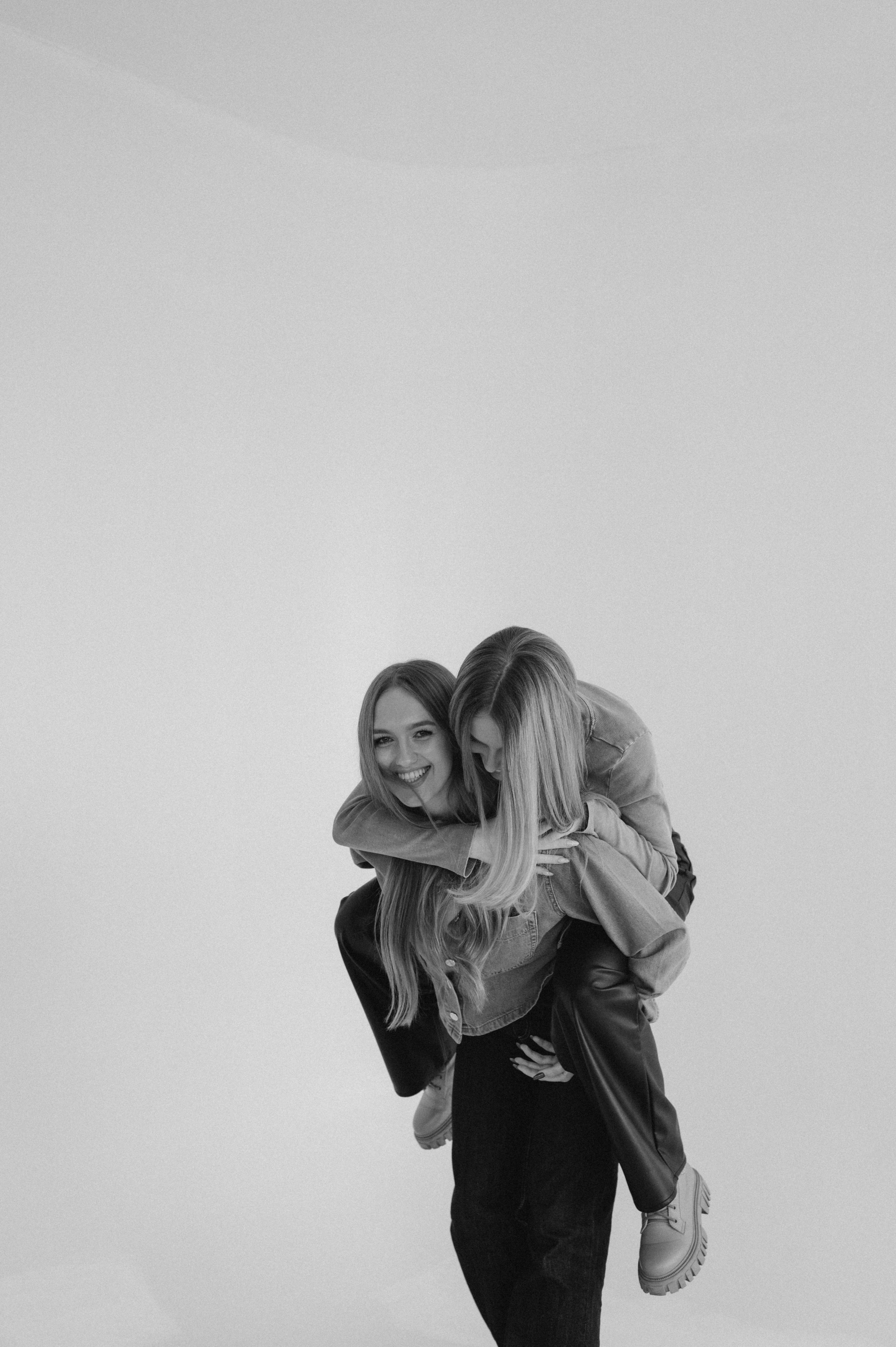 Фотосесія випускників, фотосесія на віньєтки Тернопіль, випускники Тернопіль, випуск 2025. Сімейний, дитячий та індивідуальний фотограф в м. Тернопіль, м. Львів