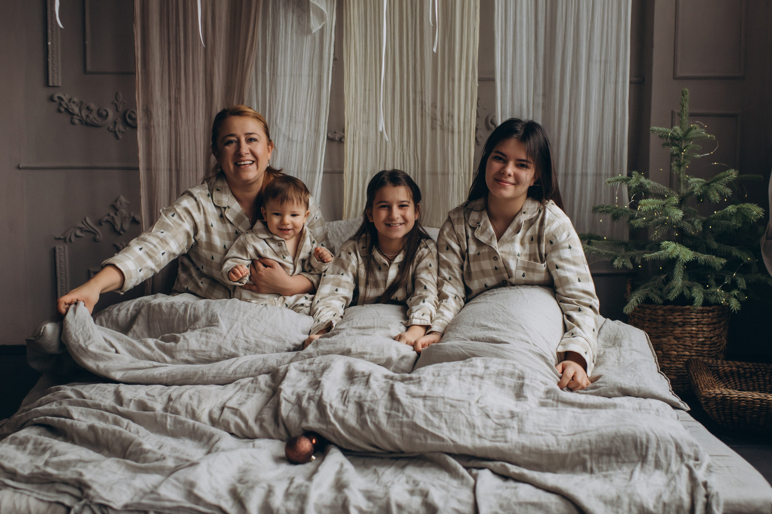 Перший тортик малюка, зйомка першого тортика Тернопіль, новорічна фотосесія, зйомка дня народження, сімейний фотограф Тернопіль, cakesmash. Сімейний, дитячий та індивідуальний фотограф в м. Тернопіль, м. Львів