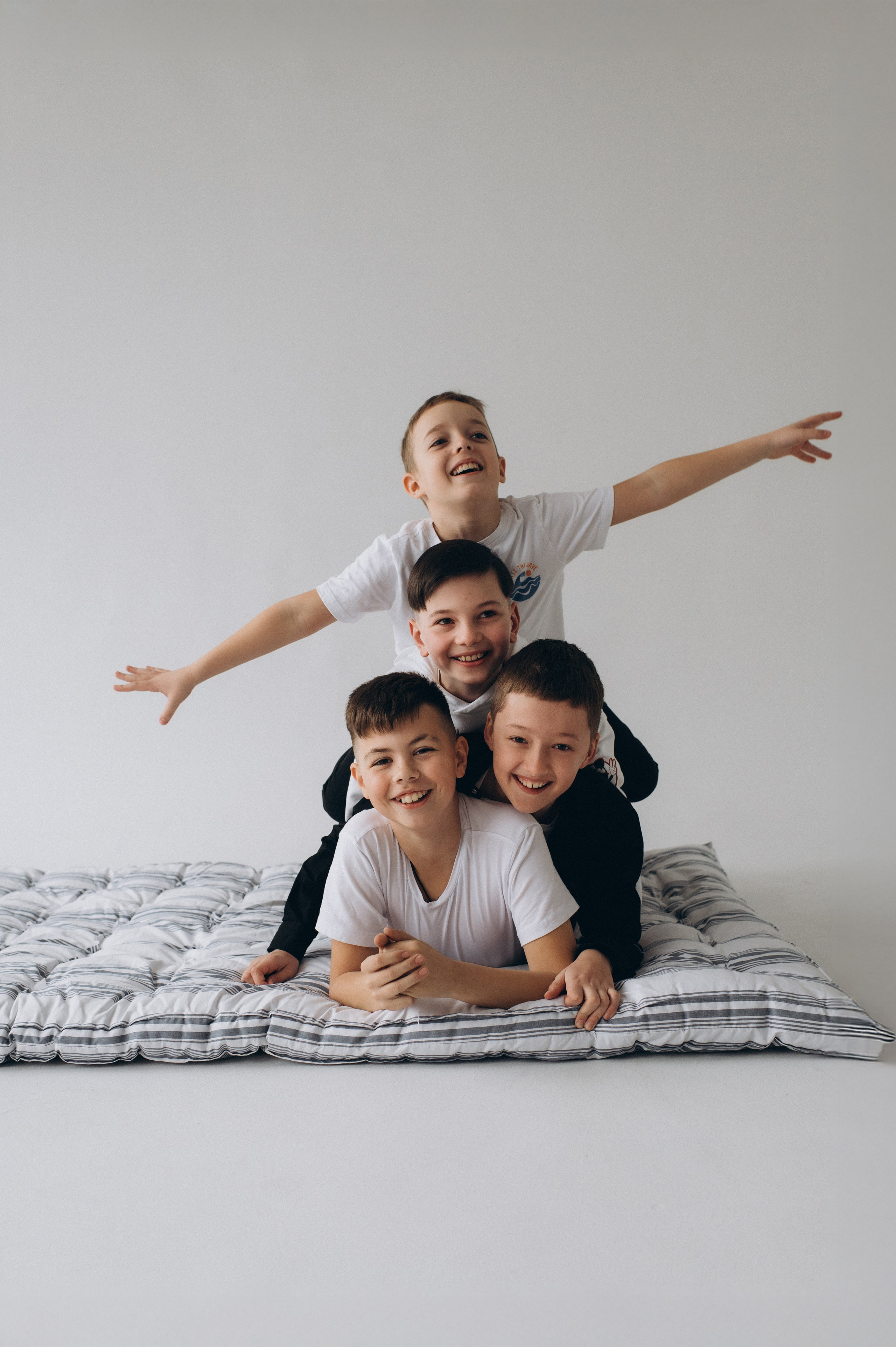 Шкільна фотосесія на віньєтки Тернопіль, шкільні альбоми, фотосесія випускників Тернопіль, випускний альбом, фотограф випускний Тернопіль. Сімейний, дитячий та індивідуальний фотограф в м. Тернопіль, м. Львів