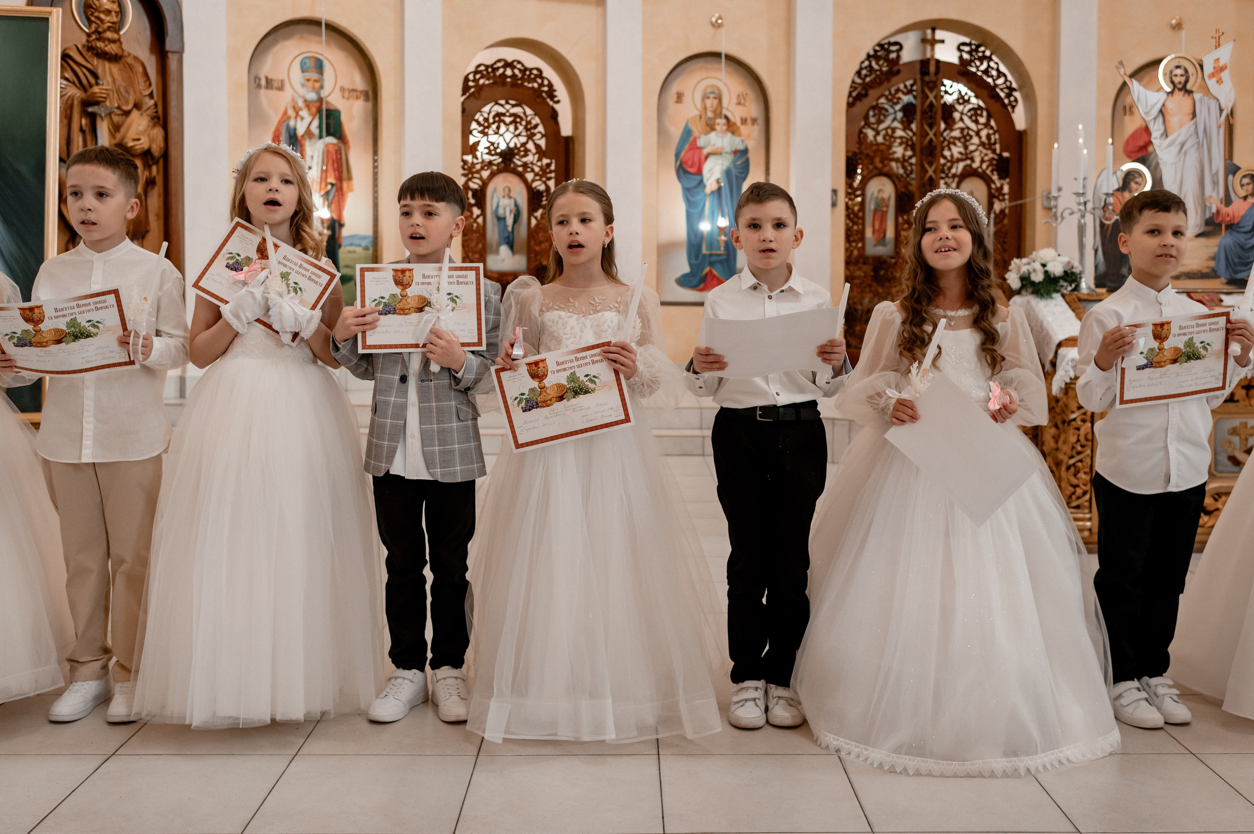 Фотосесія Першого Причастя Тернопіль, зйомка Причастя Тернопіль, Таїнство Першого Причастя Тернопіль, Катедра Причастя Тернопіль. Сімейний, дитячий та індивідуальний фотограф в м. Тернопіль, м. Львів