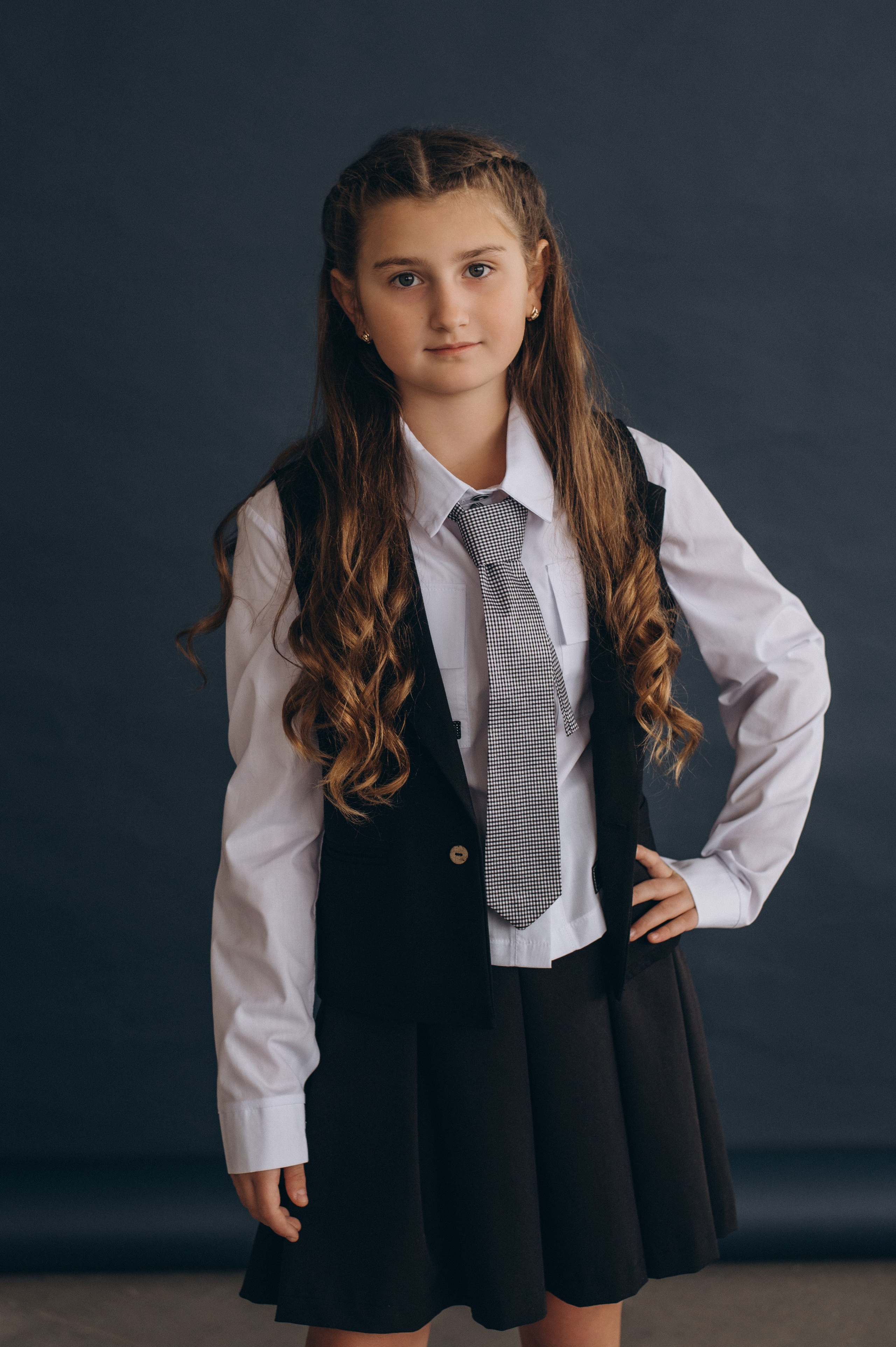 Фотосесія школярів у студії на шкільні фотоальбоми віньєтки Тернопіль, фотосесія випускників Тернопіль, шкільні фотокниги Тернопіль. Сімейний, дитячий та індивідуальний фотограф в м. Тернопіль, м. Львів