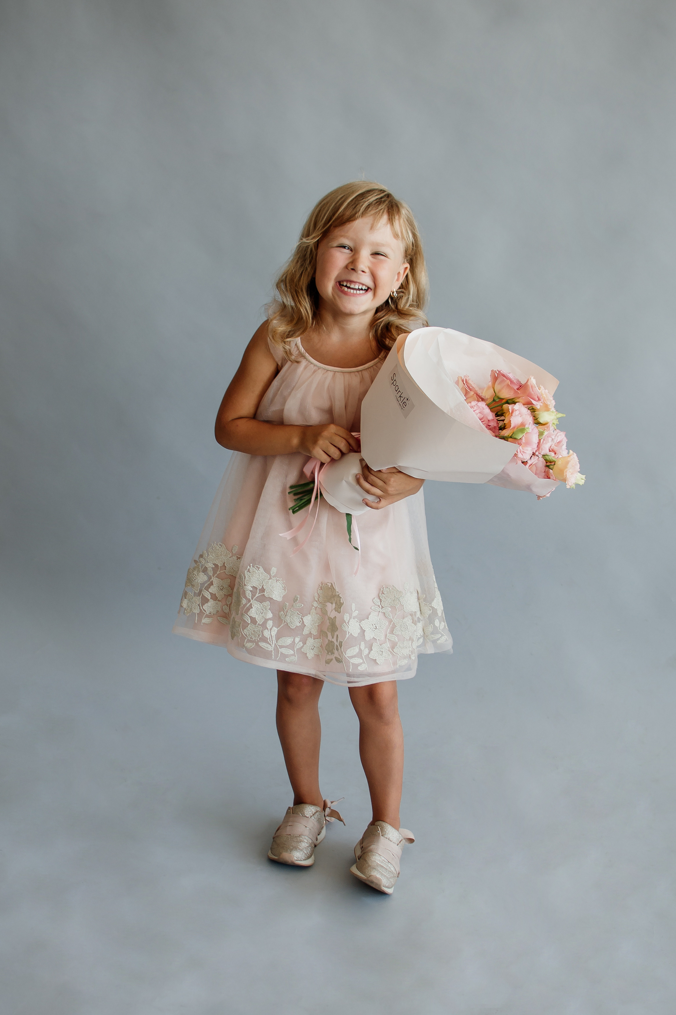 Студійна фотосесія з квітами для квіткової крамниці Sparkle. Тернопіль. Сімейний, дитячий та індивідуальний фотограф в м. Тернопіль, м. Львів