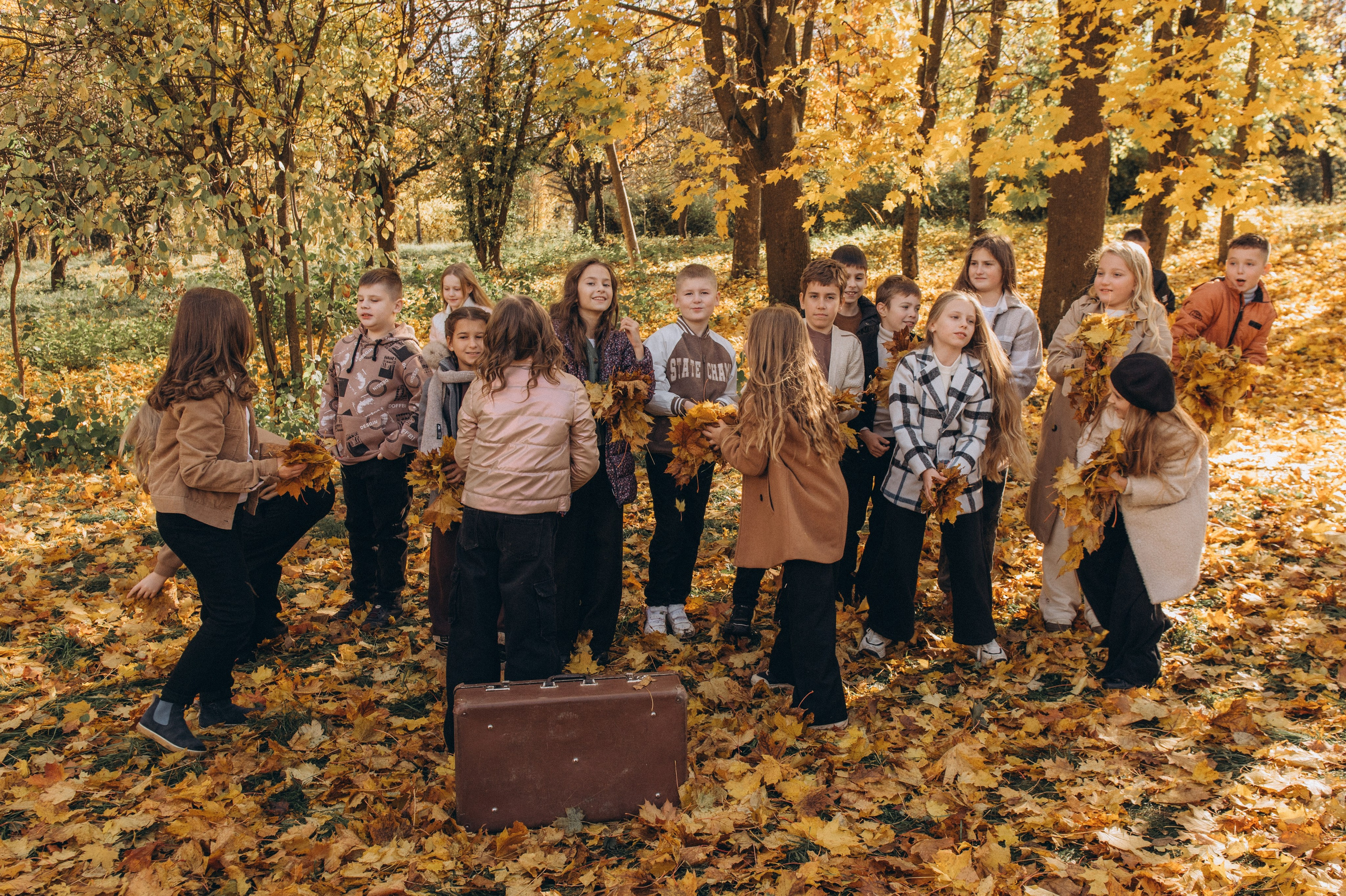Осіння фотосесія 4 класу на віньєтки, випускні фотоальбоми Тернопіль, фотосесія випускників Тернопіль, шкільний випускний альбом Тернопіль. Сімейний, дитячий та індивідуальний фотограф в м. Тернопіль, м. Львів