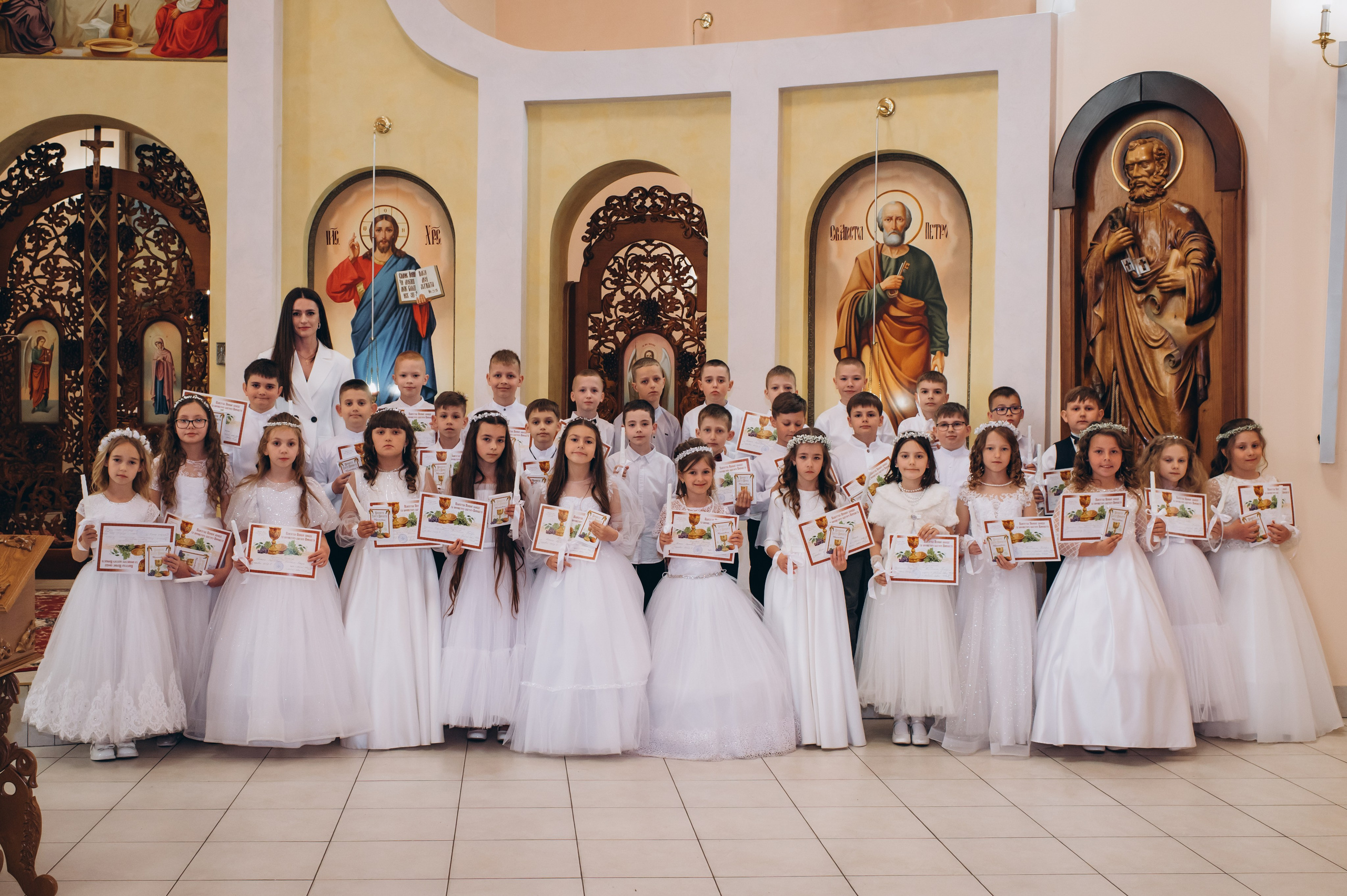 Фотосесія Причастя Тернопіль, зйомка Причастя, фотограф на Причастя Тернопіль, Причастя Львів, церква Петра і Павла. Сімейний, дитячий та індивідуальний фотограф в м. Тернопіль, м. Львів