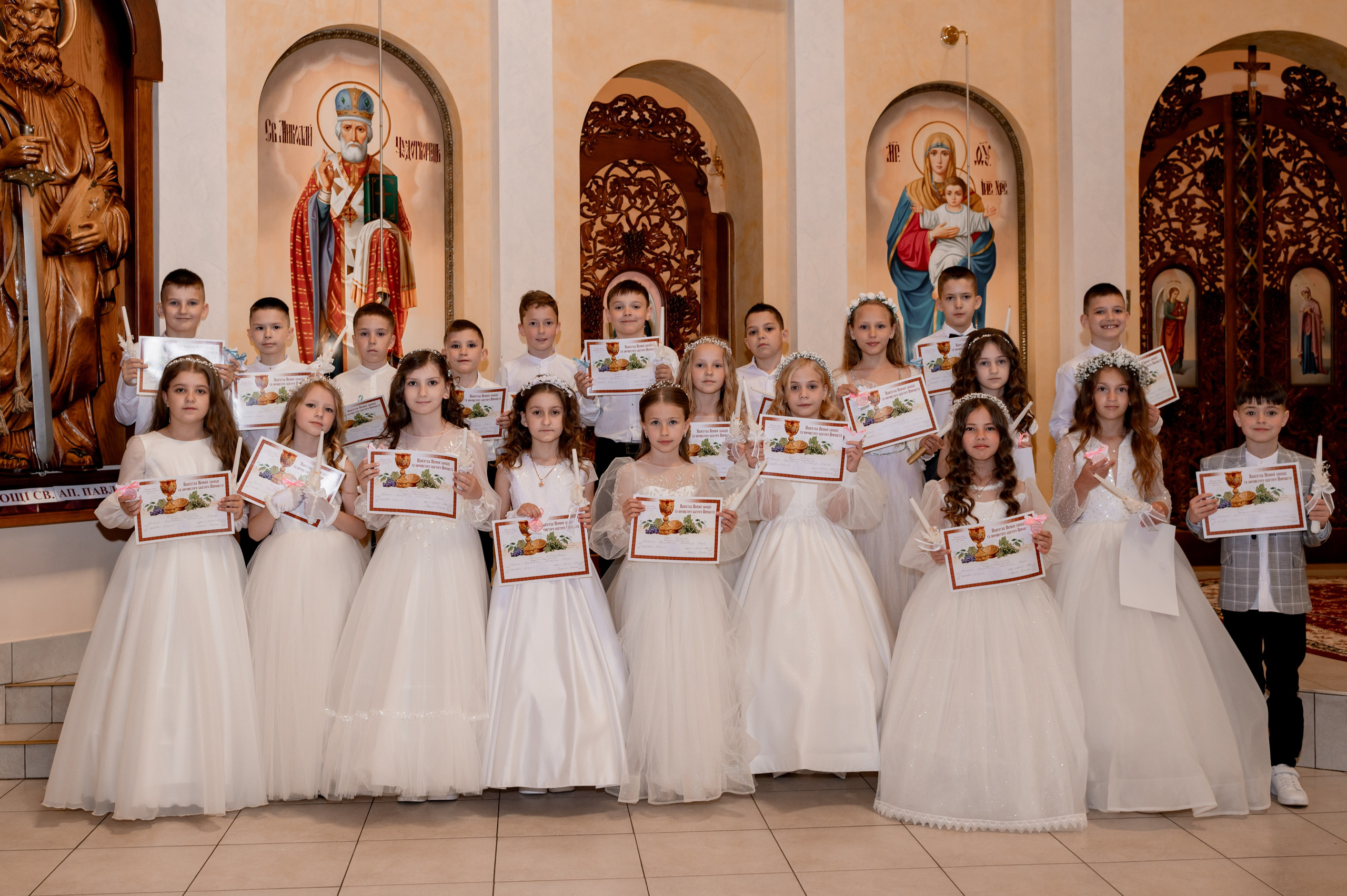 Фотосесія Першого Причастя Тернопіль, зйомка Причастя Тернопіль, Таїнство Першого Причастя Тернопіль, Катедра Причастя Тернопіль. Сімейний, дитячий та індивідуальний фотограф в м. Тернопіль, м. Львів