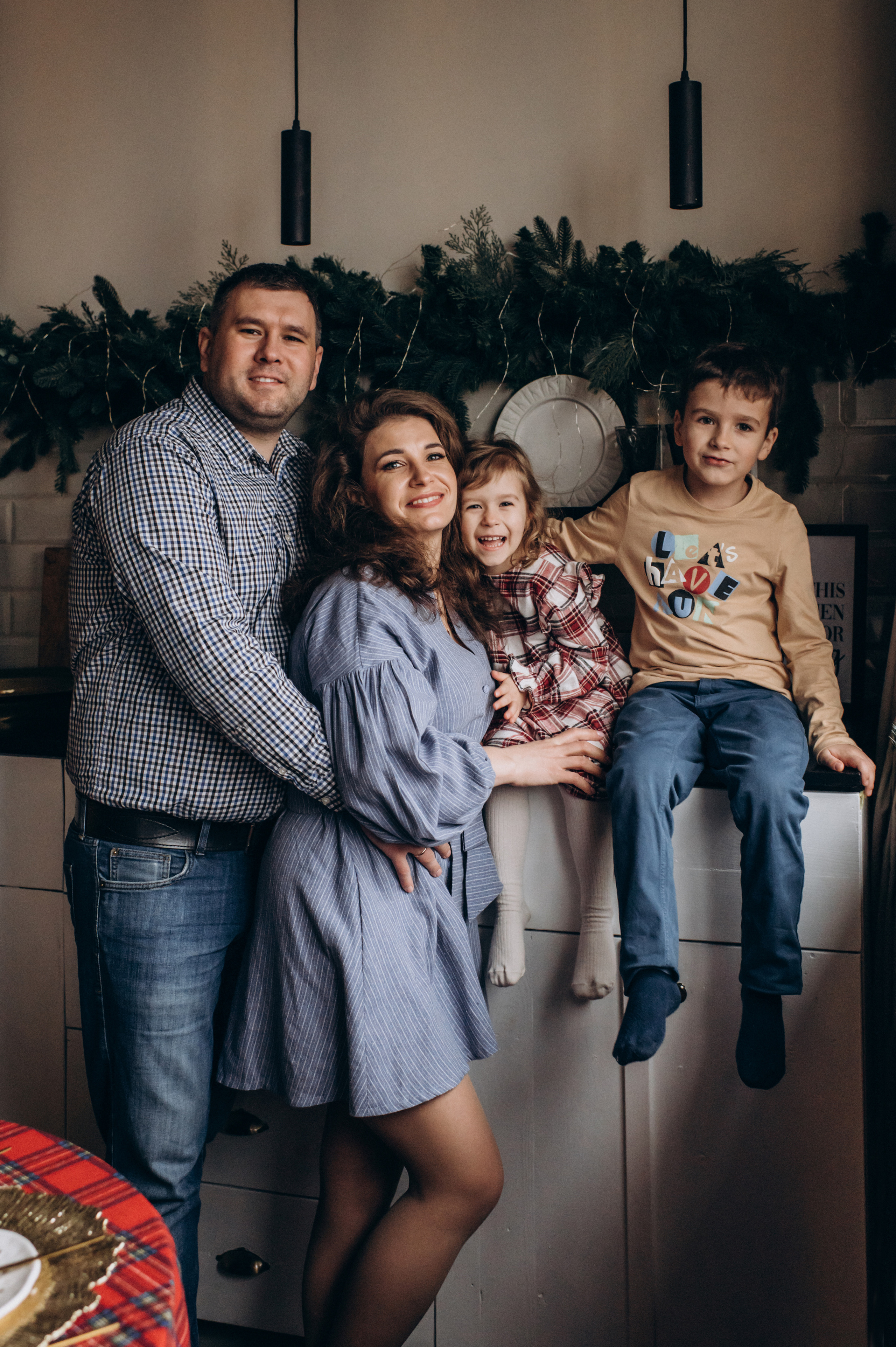 Новорічна сімейна зйомка у студії. Сімейний, дитячий та індивідуальний фотограф в м. Тернопіль, м. Львів