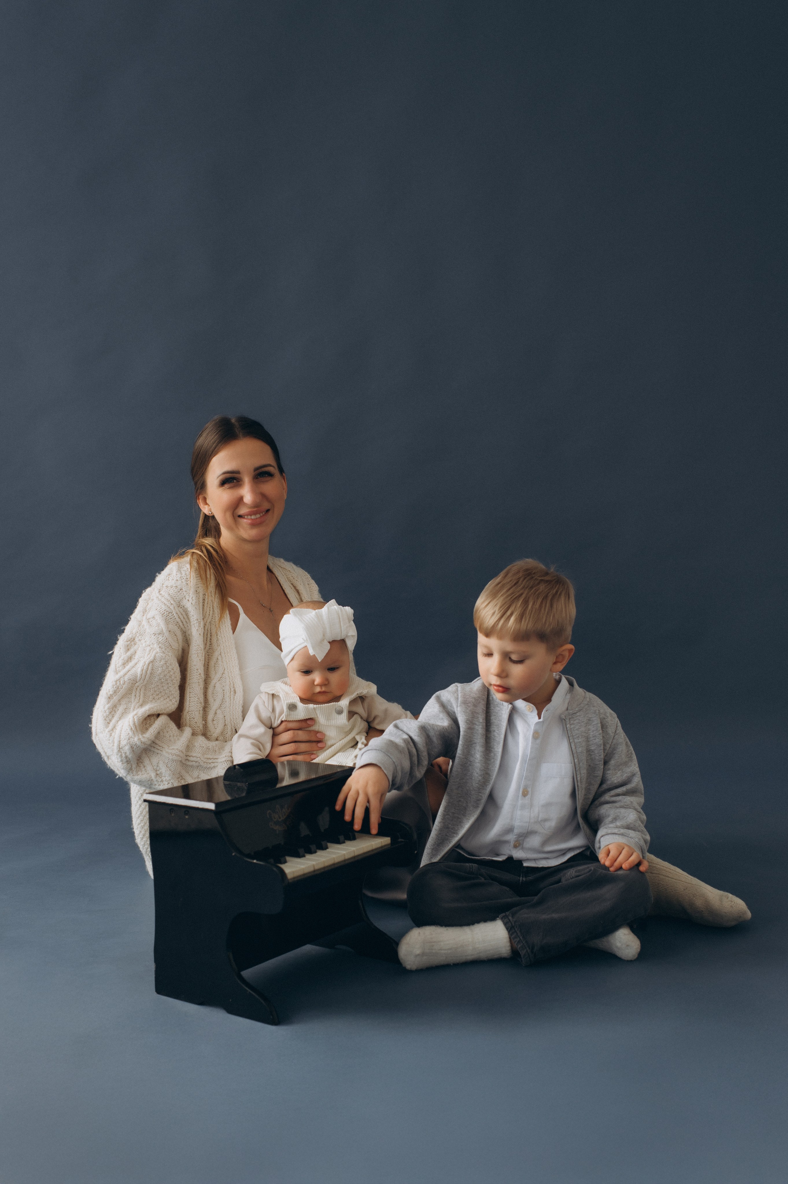 Перший тортик малюка Тернопіль, зйомка дня народження, сімейний фотограф Тернопіль, cakesmash, сімейна фотосесія у студії Тернопіль. Сімейний, дитячий та індивідуальний фотограф в м. Тернопіль, м. Львів