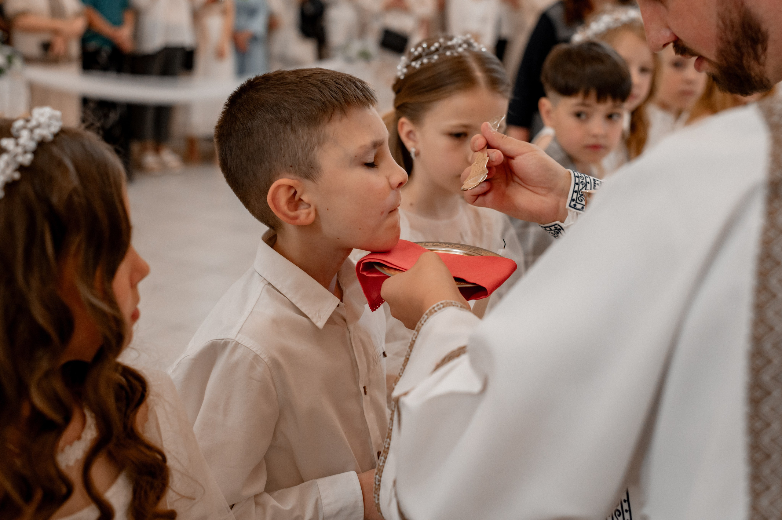Фотосесія Першого Причастя Тернопіль, зйомка Причастя Тернопіль, Таїнство Першого Причастя Тернопіль, Катедра Причастя Тернопіль. Сімейний, дитячий та індивідуальний фотограф в м. Тернопіль, м. Львів
