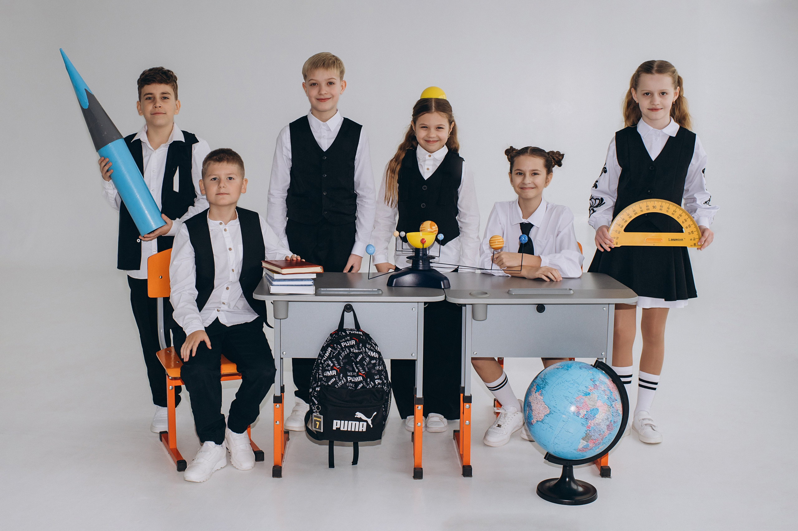 Фотосесія школярів у студії на шкільні фотоальбоми віньєтки Тернопіль, фотосесія випускників Тернопіль, шкільні фотокниги Тернопіль. Сімейний, дитячий та індивідуальний фотограф в м. Тернопіль, м. Львів