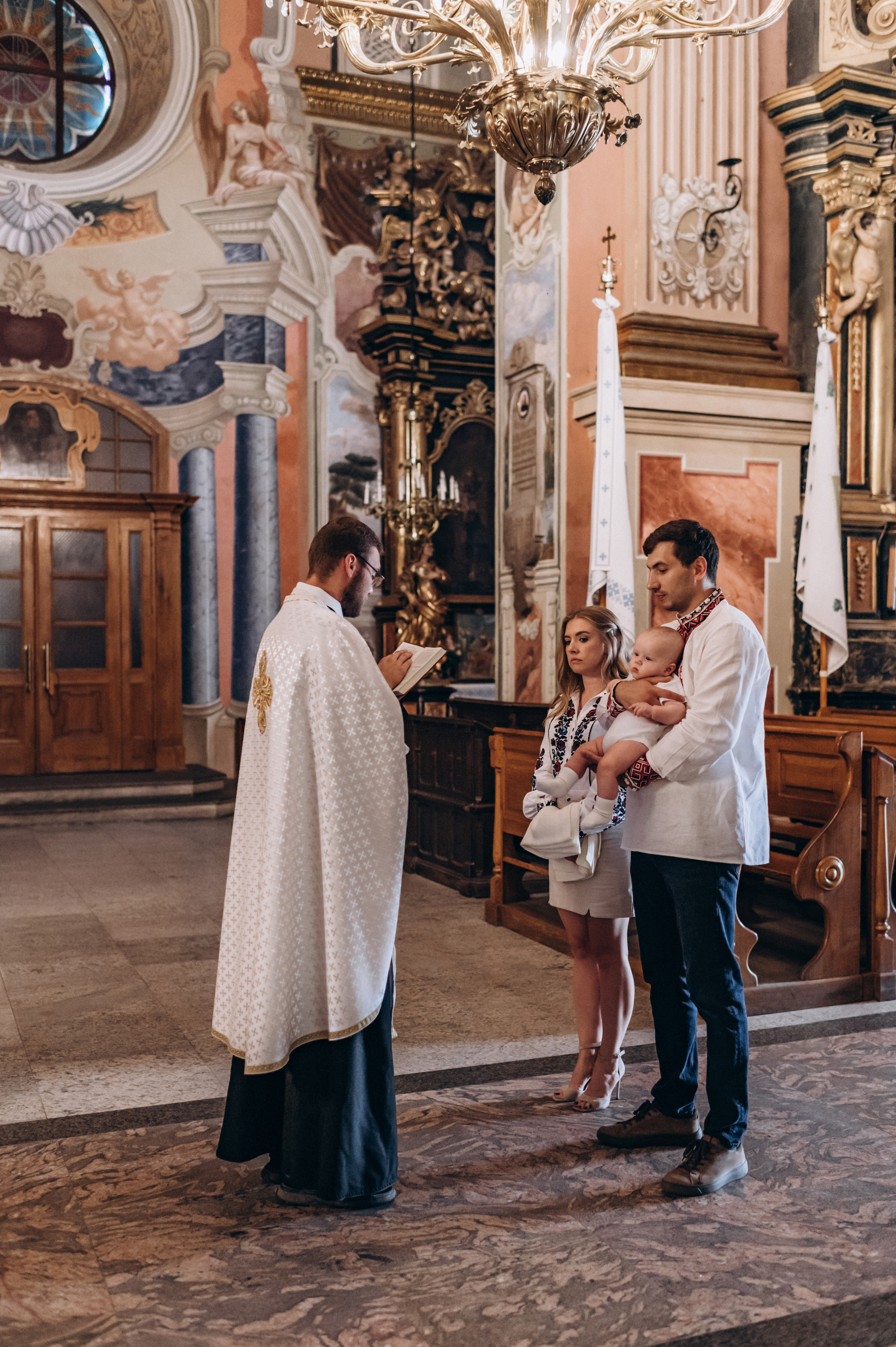 Хрещення Марка, Бернардинський монастир, Львів. Сімейний, дитячий та індивідуальний фотограф в м. Тернопіль, м. Львів