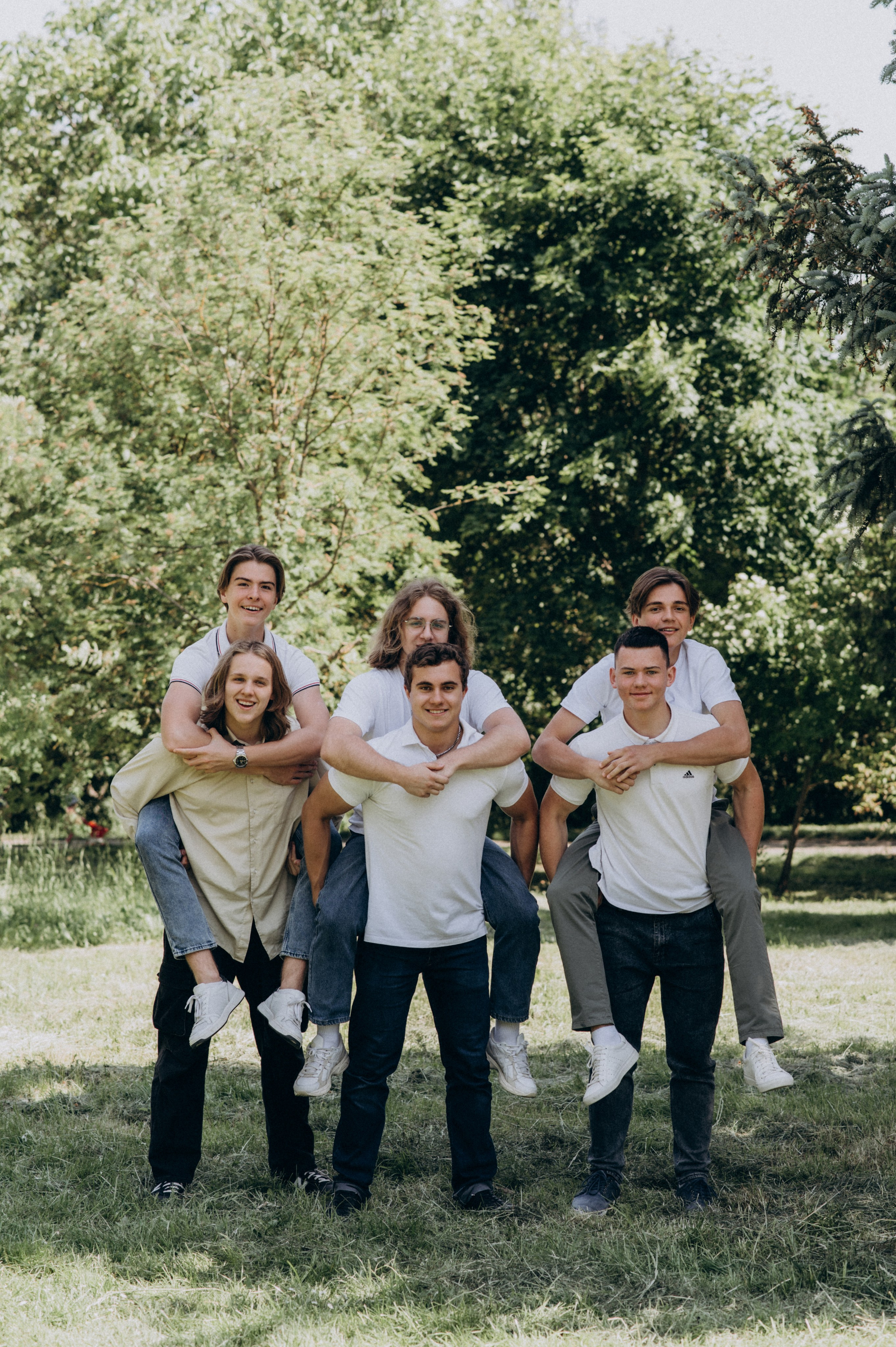 Фотосесія випускників, зйомка випускників Тернопіль Львів, випускні фотоальбоми Тернопіль, шкільні фотоальбоми Тернопіль. Сімейний, дитячий та індивідуальний фотограф в м. Тернопіль, м. Львів