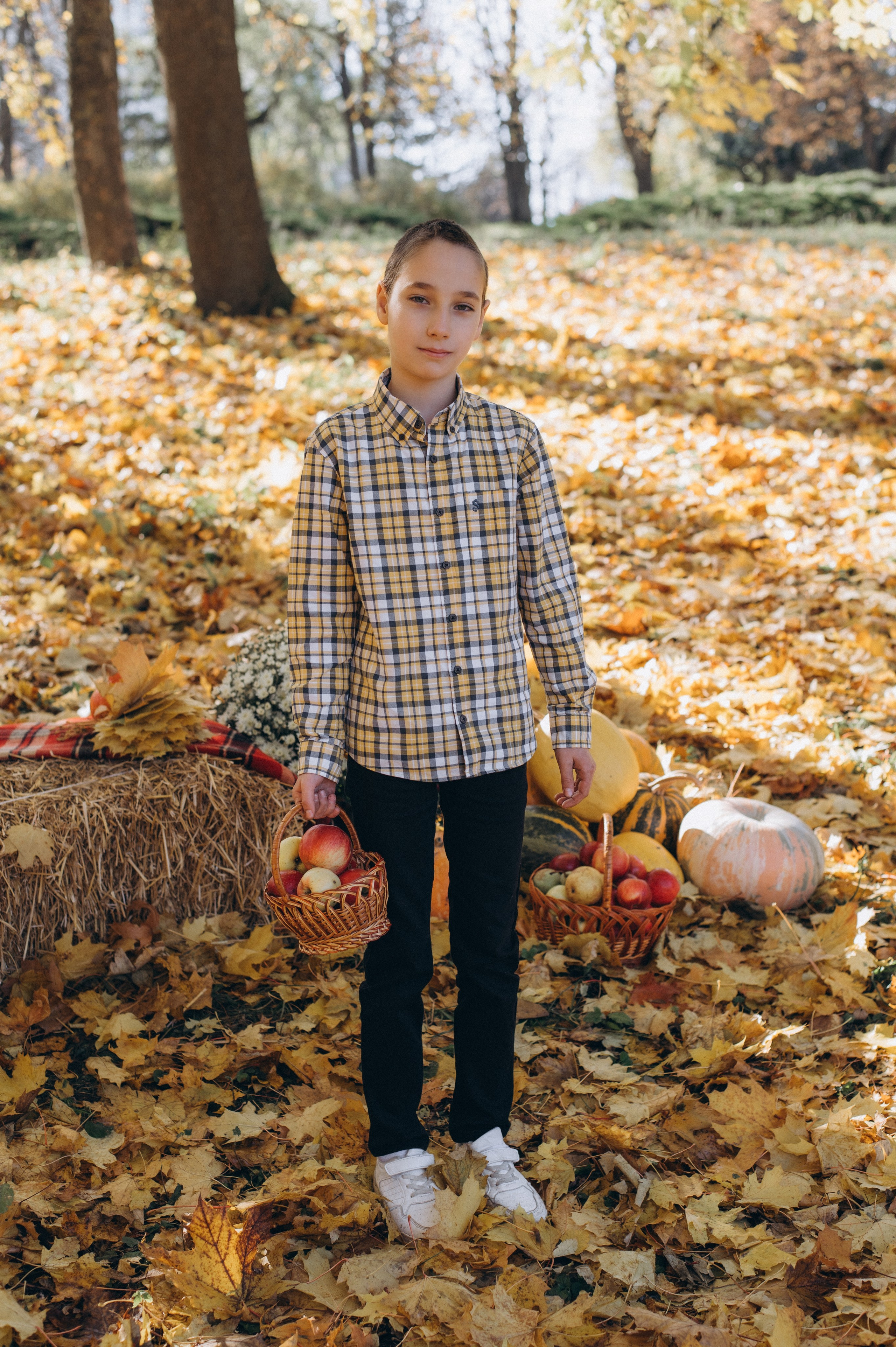Осіння фотосесія 4 класу на віньєтки, випускні фотоальбоми Тернопіль, фотосесія випускників Тернопіль, шкільний випускний альбом Тернопіль. Сімейний, дитячий та індивідуальний фотограф в м. Тернопіль, м. Львів