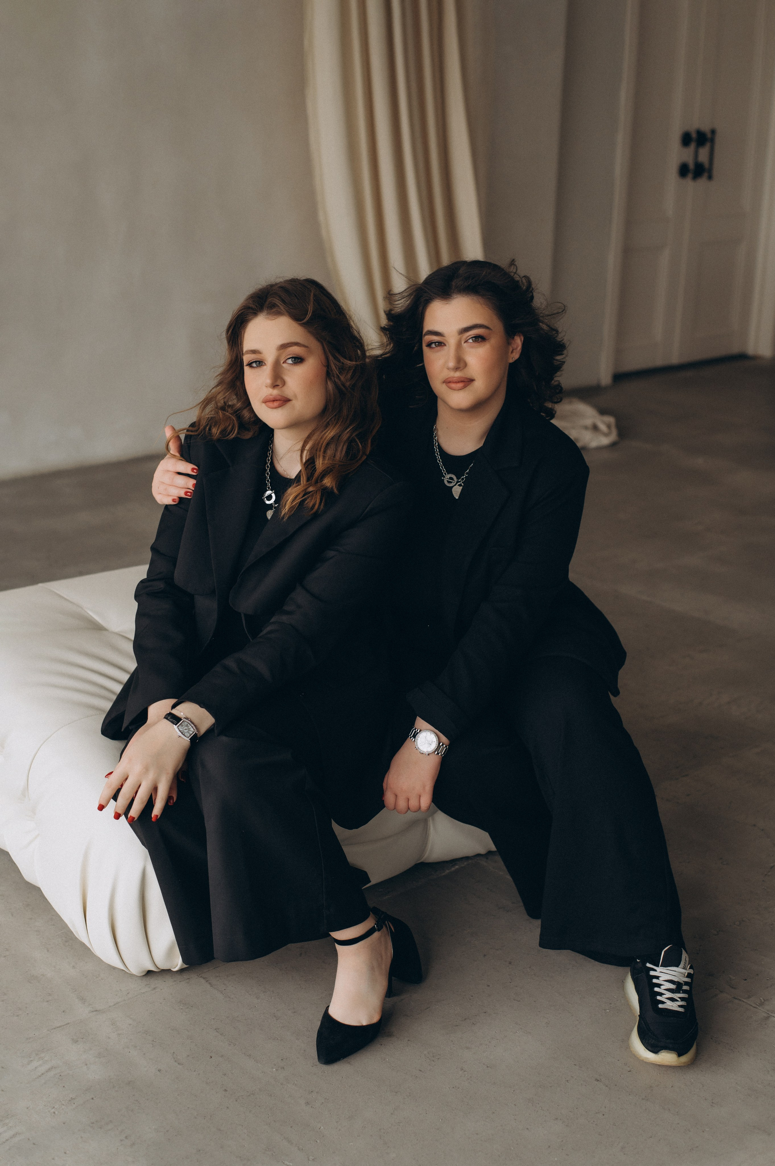 Сімейна фотосесія мами і донечок, сімейний фотограф Тернопіль, портретний фотограф Тернопіль, портретна фотосесія Львів. Сімейний, дитячий та індивідуальний фотограф в м. Тернопіль, м. Львів