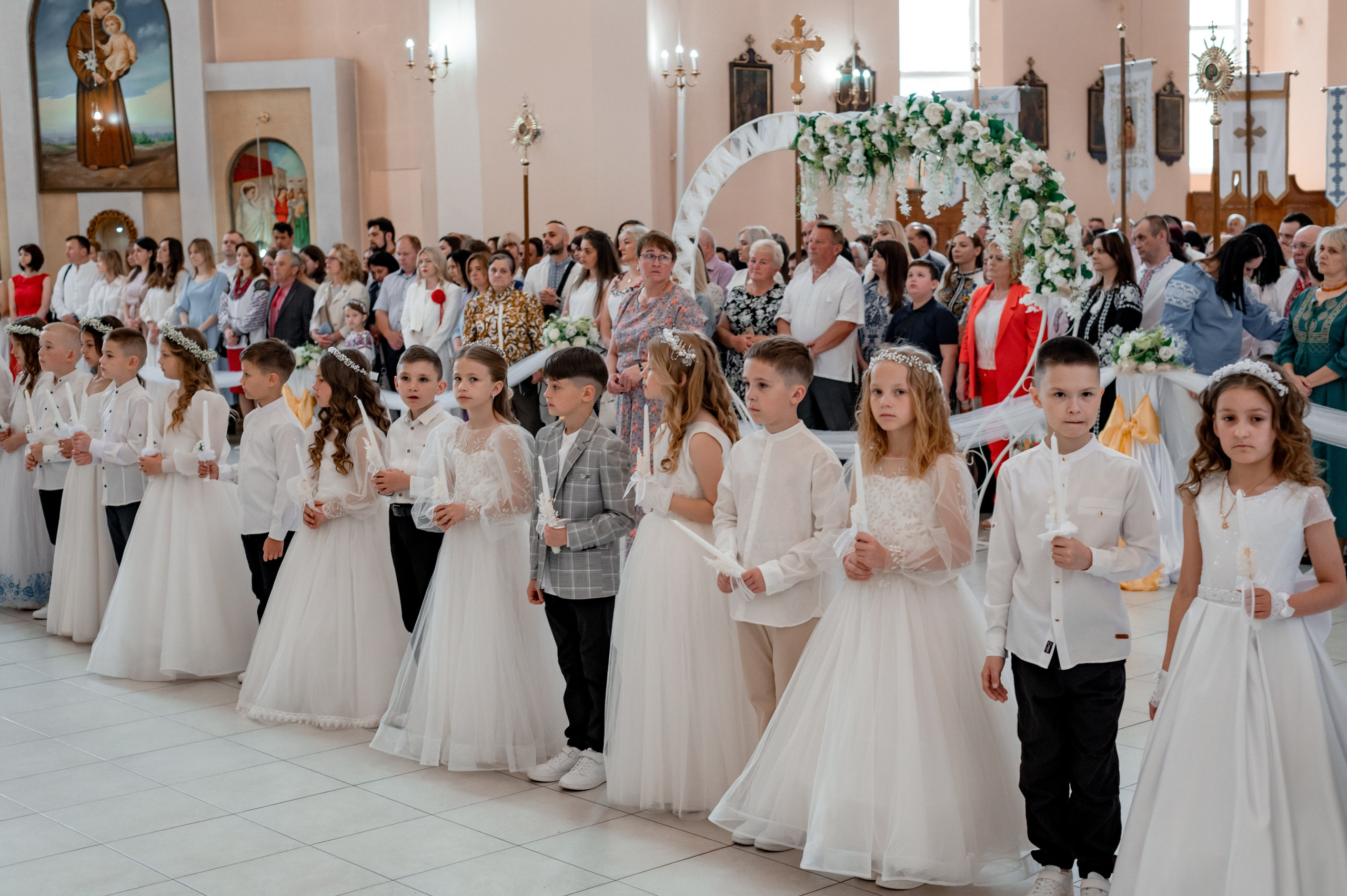 Фотосесія Першого Причастя Тернопіль, зйомка Причастя Тернопіль, Таїнство Першого Причастя Тернопіль, Катедра Причастя Тернопіль. Сімейний, дитячий та індивідуальний фотограф в м. Тернопіль, м. Львів