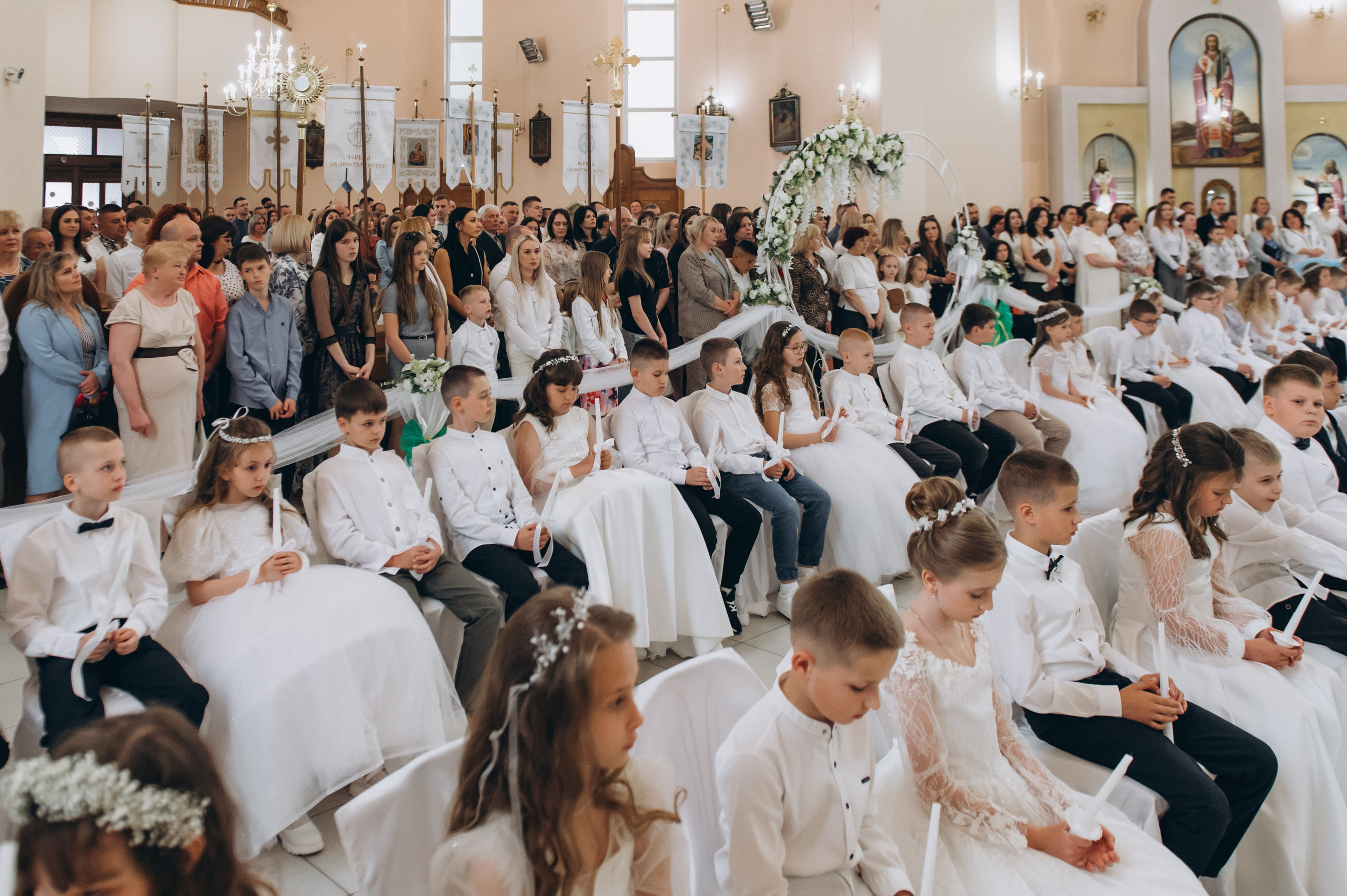 Фотосесія Причастя Тернопіль, зйомка Причастя, фотограф на Причастя Тернопіль, Причастя Львів, церква Петра і Павла. Сімейний, дитячий та індивідуальний фотограф в м. Тернопіль, м. Львів