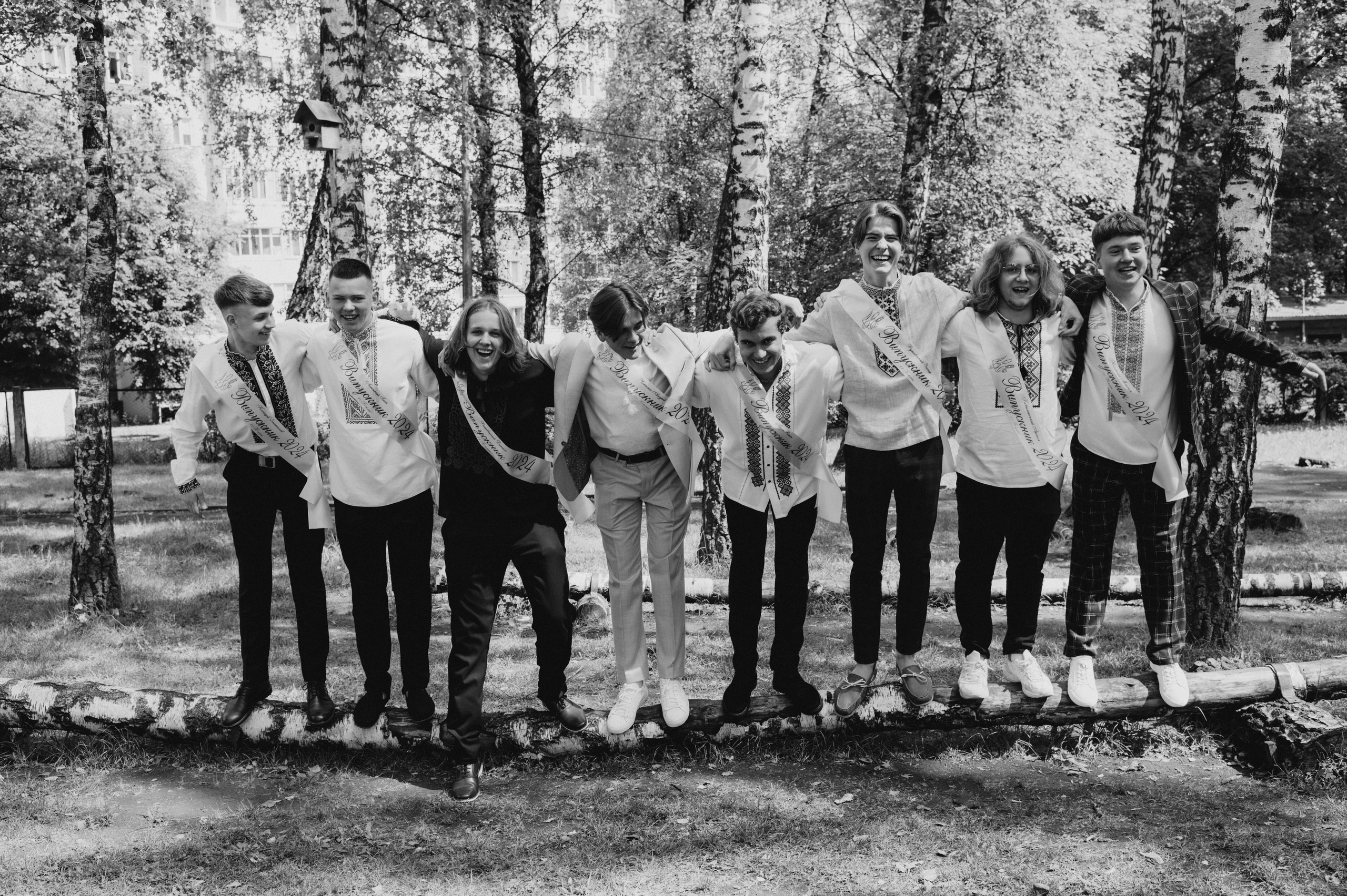 Фотосесія останнього дзвоника, фотосесія випускників Тернопіль, випускний 2024. Сімейний, дитячий та індивідуальний фотограф в м. Тернопіль, м. Львів