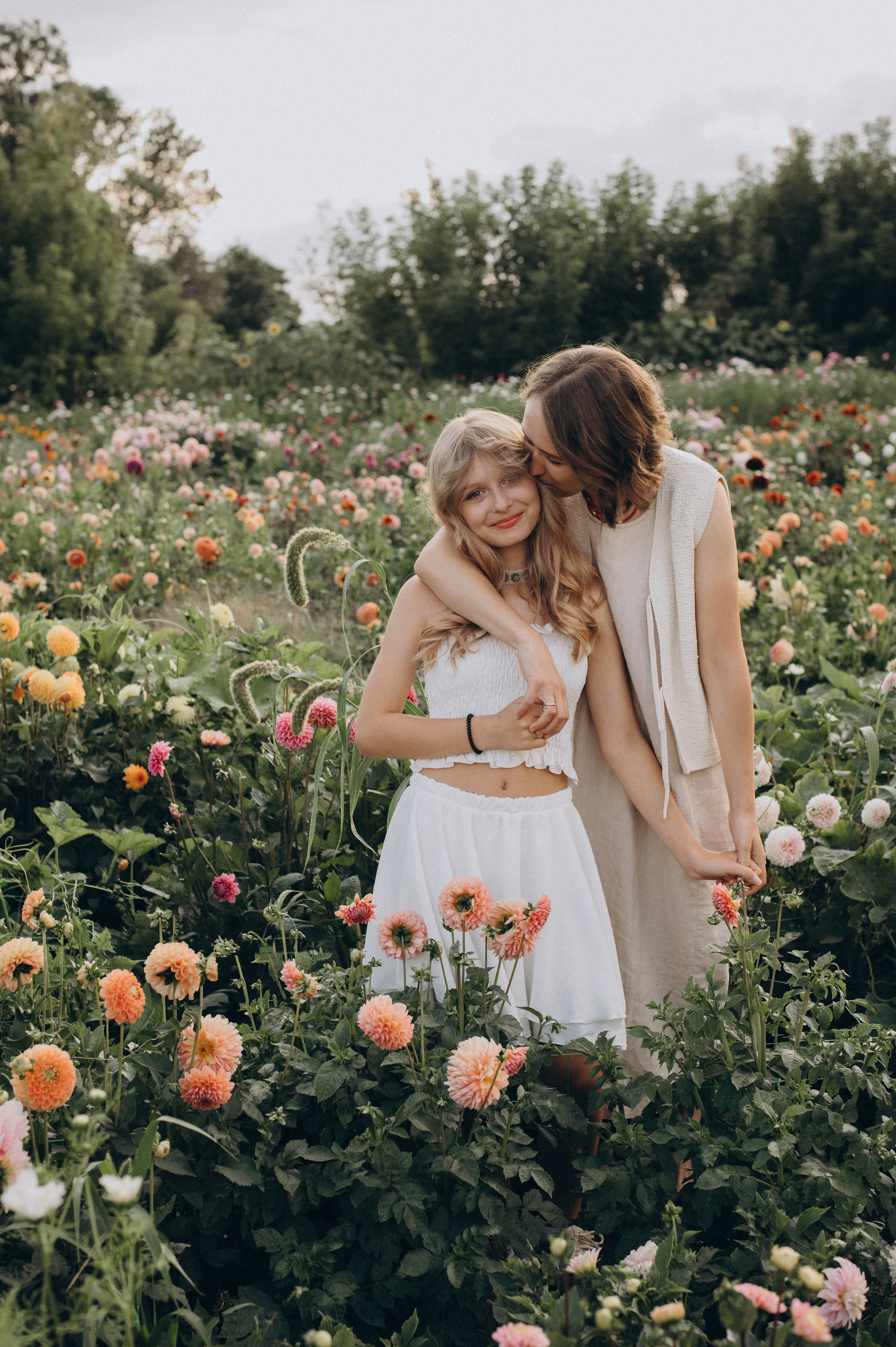 Сімейна фотосесія мами і доньки, сімейний фотограф Тернопіль, портретний фотограф, сімейна фотосесія Тернопіль, фотосесія в жоржинах. Сімейний, дитячий та індивідуальний фотограф в м. Тернопіль, м. Львів