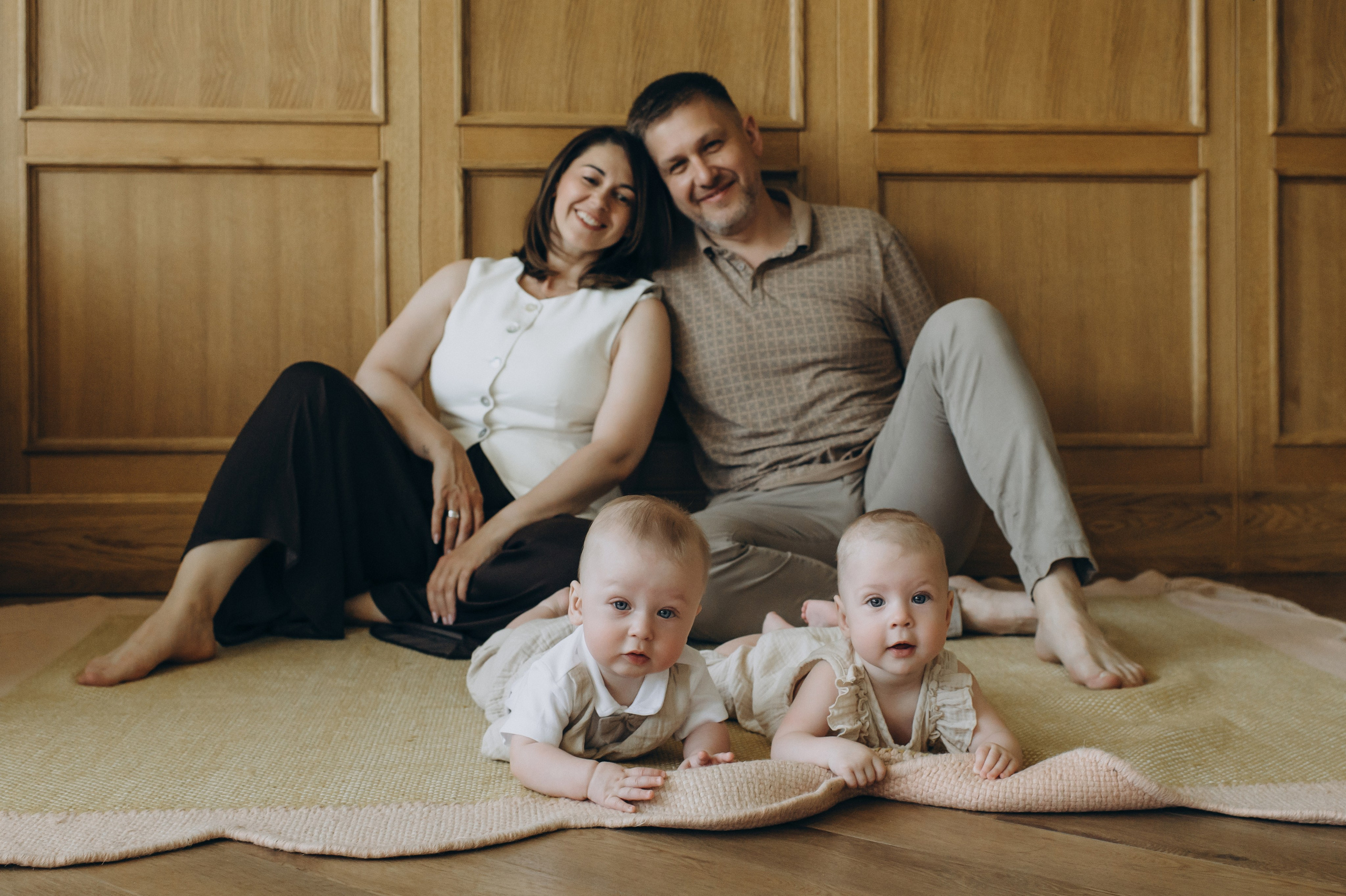 Сімейна фотосесія у студії Тернопіль, сімейний фотограф Тернопіль, сімейна зйомка Львів, фотосесія двійнят, фотосесія близнюків. Сімейний, дитячий та індивідуальний фотограф в м. Тернопіль, м. Львів