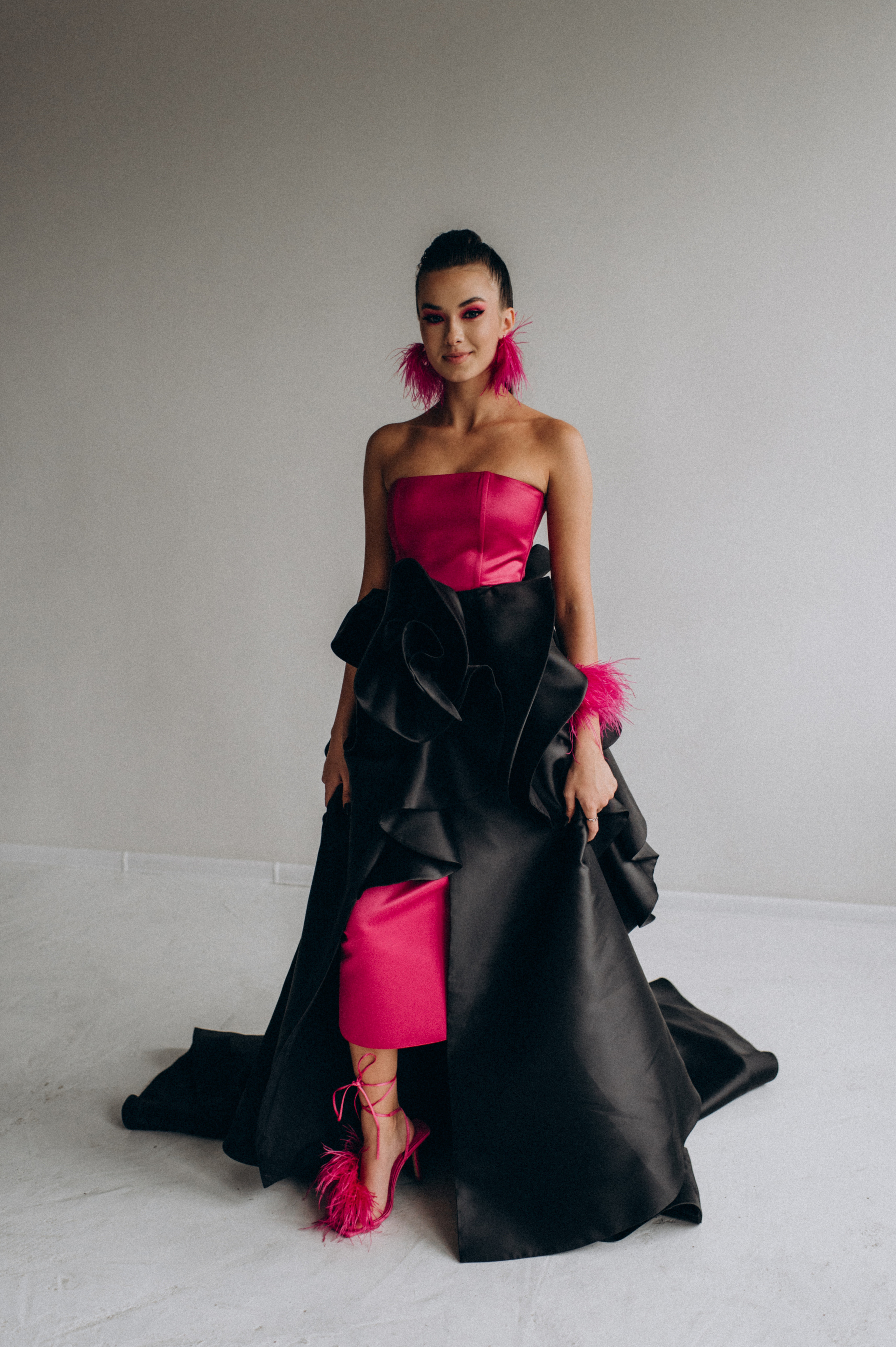 Випускниця, зйомка у студії, фотосесія випускного Тернопіль Львів. Сімейний, дитячий та індивідуальний фотограф в м. Тернопіль, м. Львів