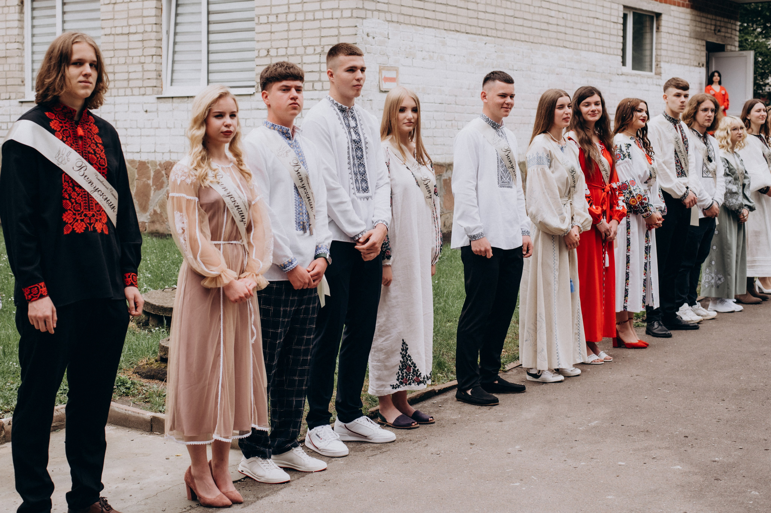 Фотосесія останнього дзвоника, фотосесія випускників Тернопіль, випускний 2024. Сімейний, дитячий та індивідуальний фотограф в м. Тернопіль, м. Львів