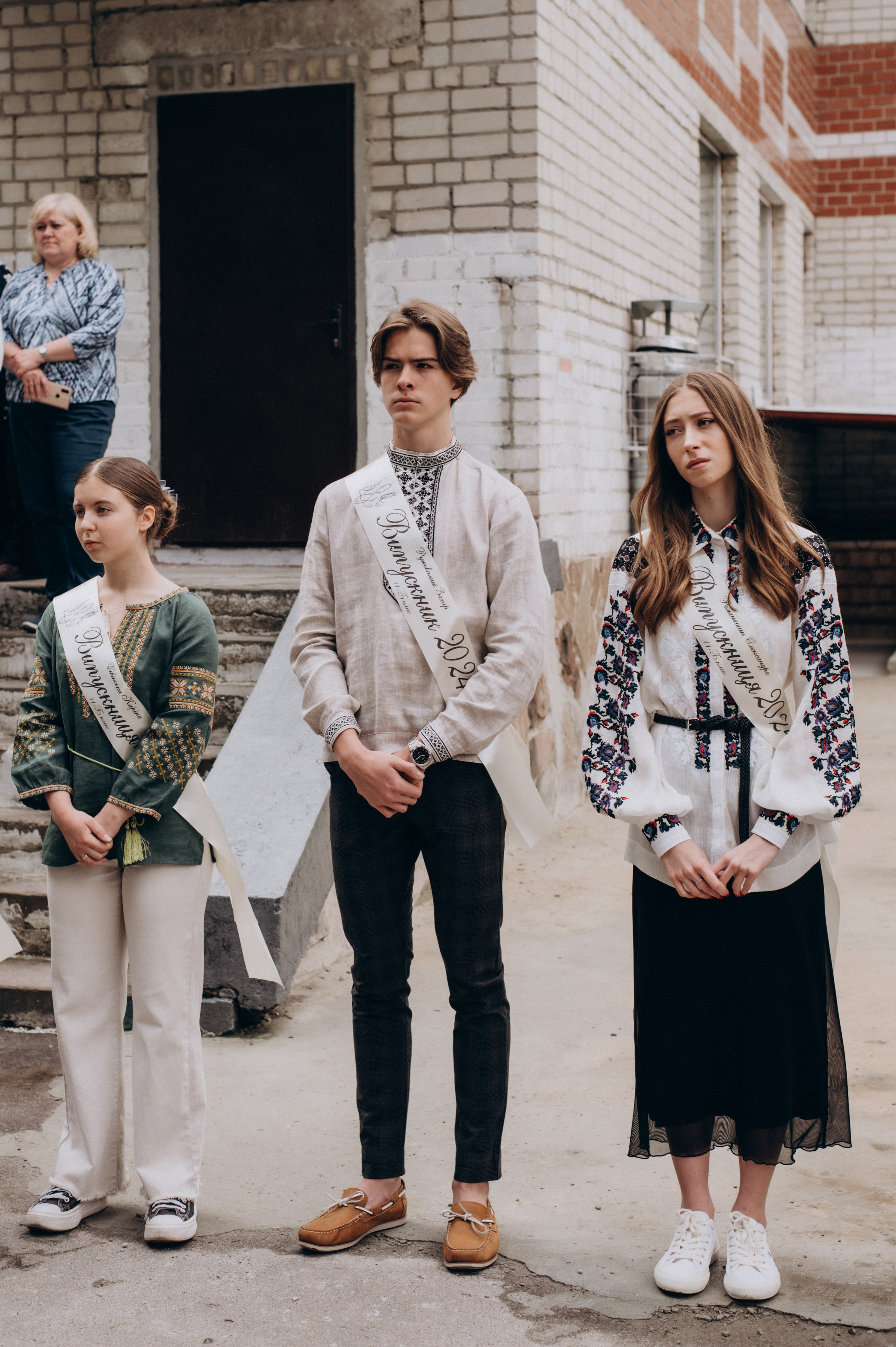 Фотосесія останнього дзвоника, фотосесія випускників Тернопіль, випускний 2024. Сімейний, дитячий та індивідуальний фотограф в м. Тернопіль, м. Львів