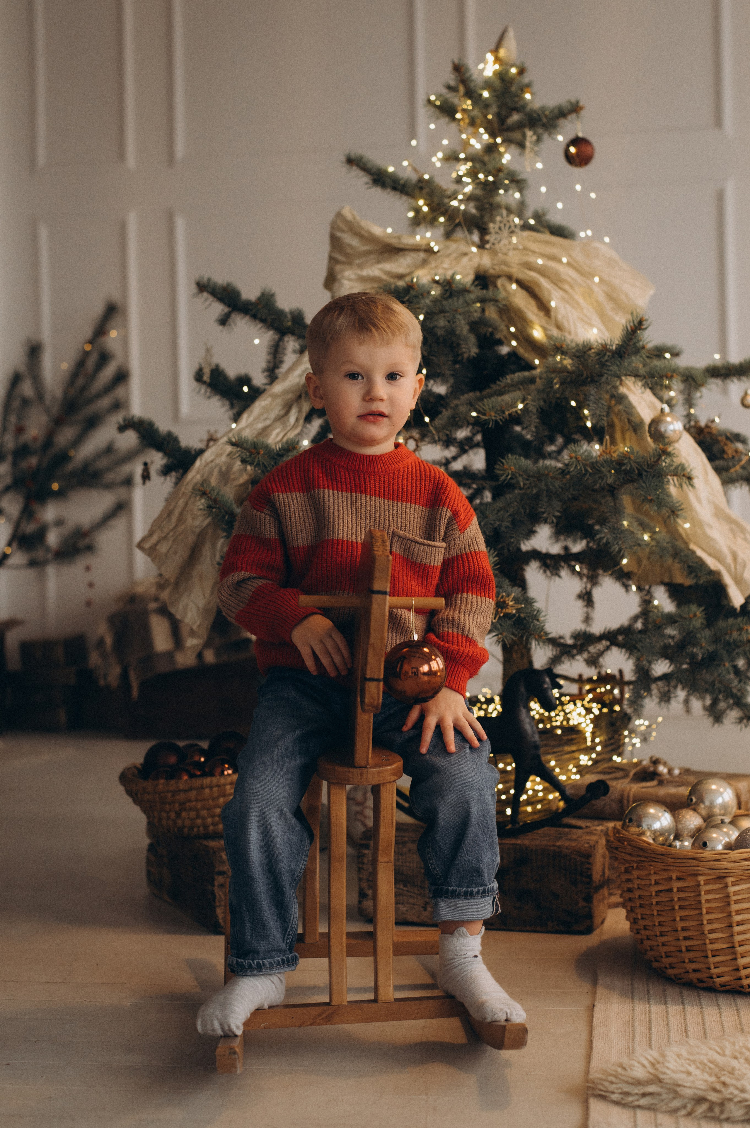 Новорічна сімейна фотосесія у студії Тернопіль, фотосесія мами та дитини, сімейний фотограф Тернопіль, новорічна зйомка. Сімейний, дитячий та індивідуальний фотограф в м. Тернопіль, м. Львів