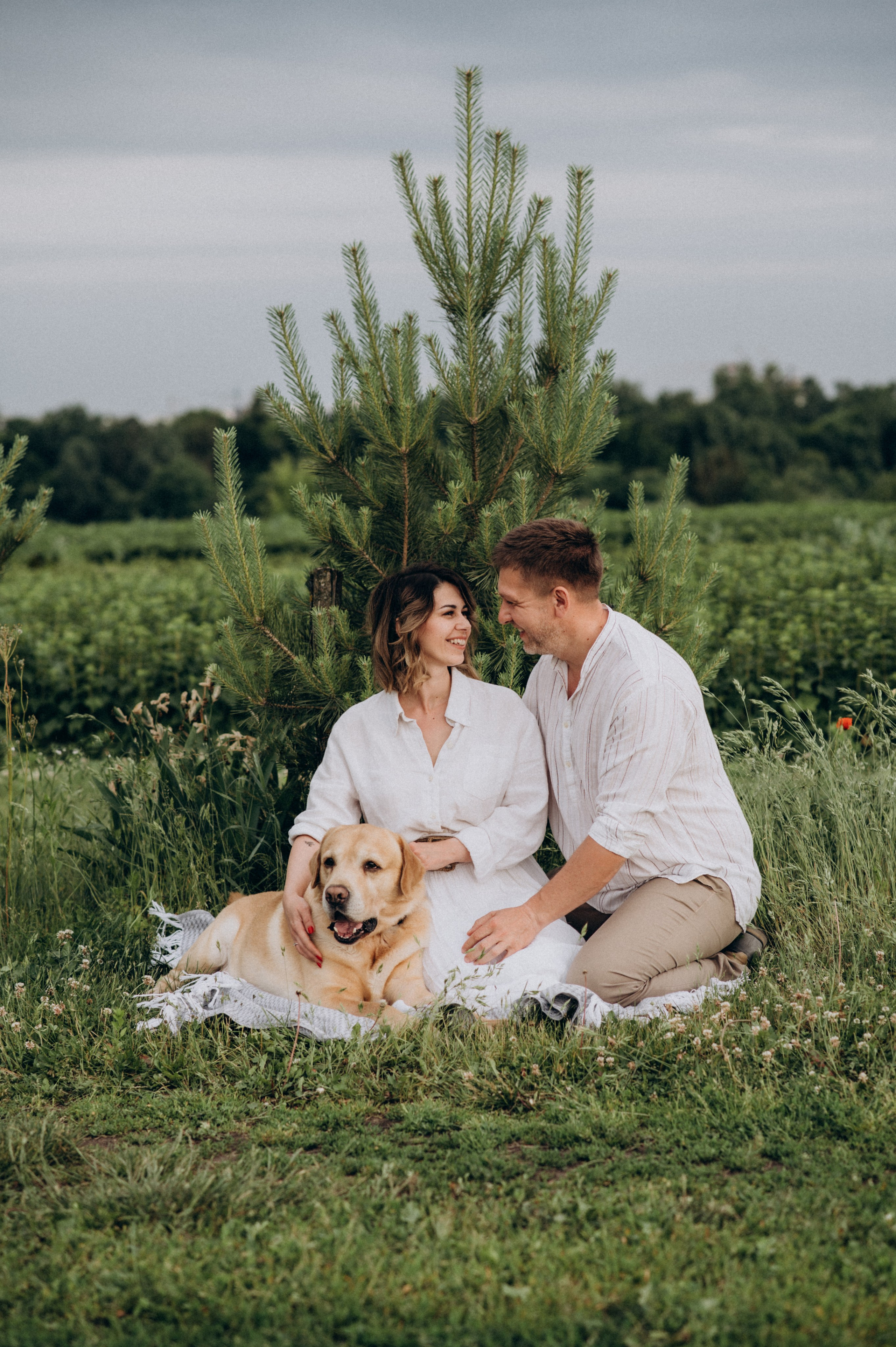 Сімейна фотосесія на природі, зйомка з собакою, фотосесія лавсторі Тернопіль. Сімейний, дитячий та індивідуальний фотограф в м. Тернопіль, м. Львів