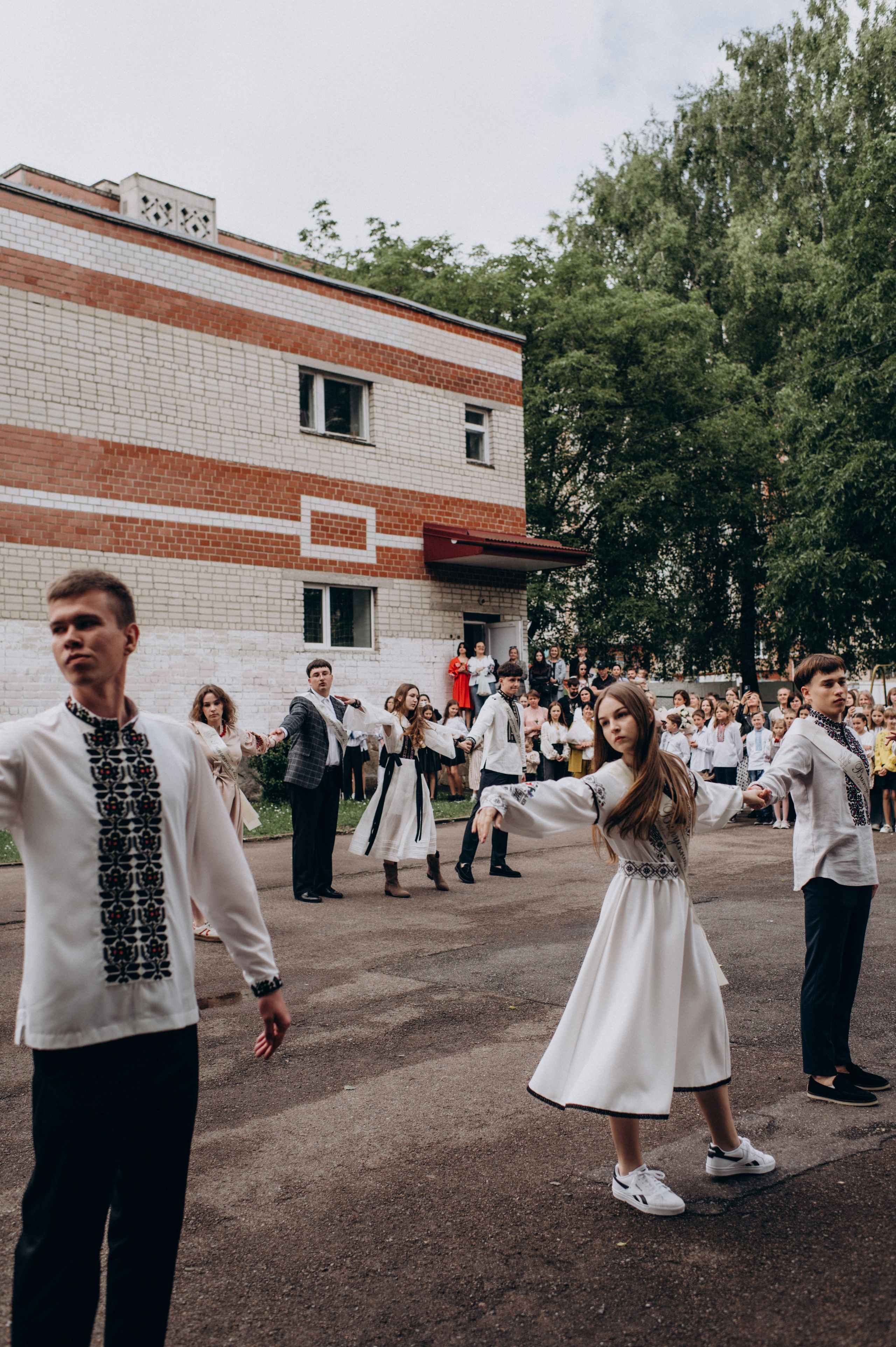 Фотосесія останнього дзвоника, фотосесія випускників Тернопіль, випускний 2024. Сімейний, дитячий та індивідуальний фотограф в м. Тернопіль, м. Львів