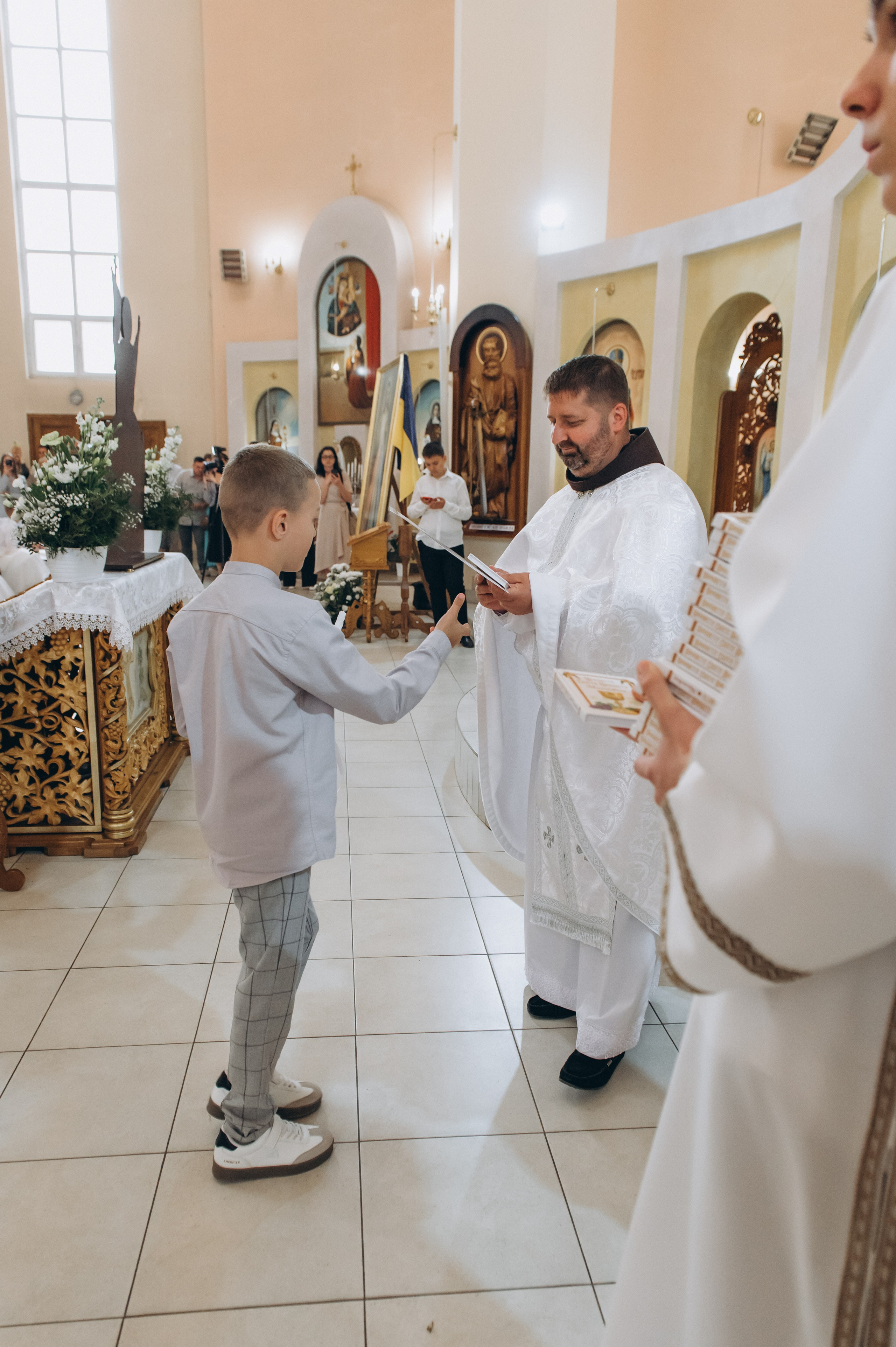 Фотосесія Причастя Тернопіль, зйомка Причастя, фотограф на Причастя Тернопіль, Причастя Львів, церква Петра і Павла. Сімейний, дитячий та індивідуальний фотограф в м. Тернопіль, м. Львів