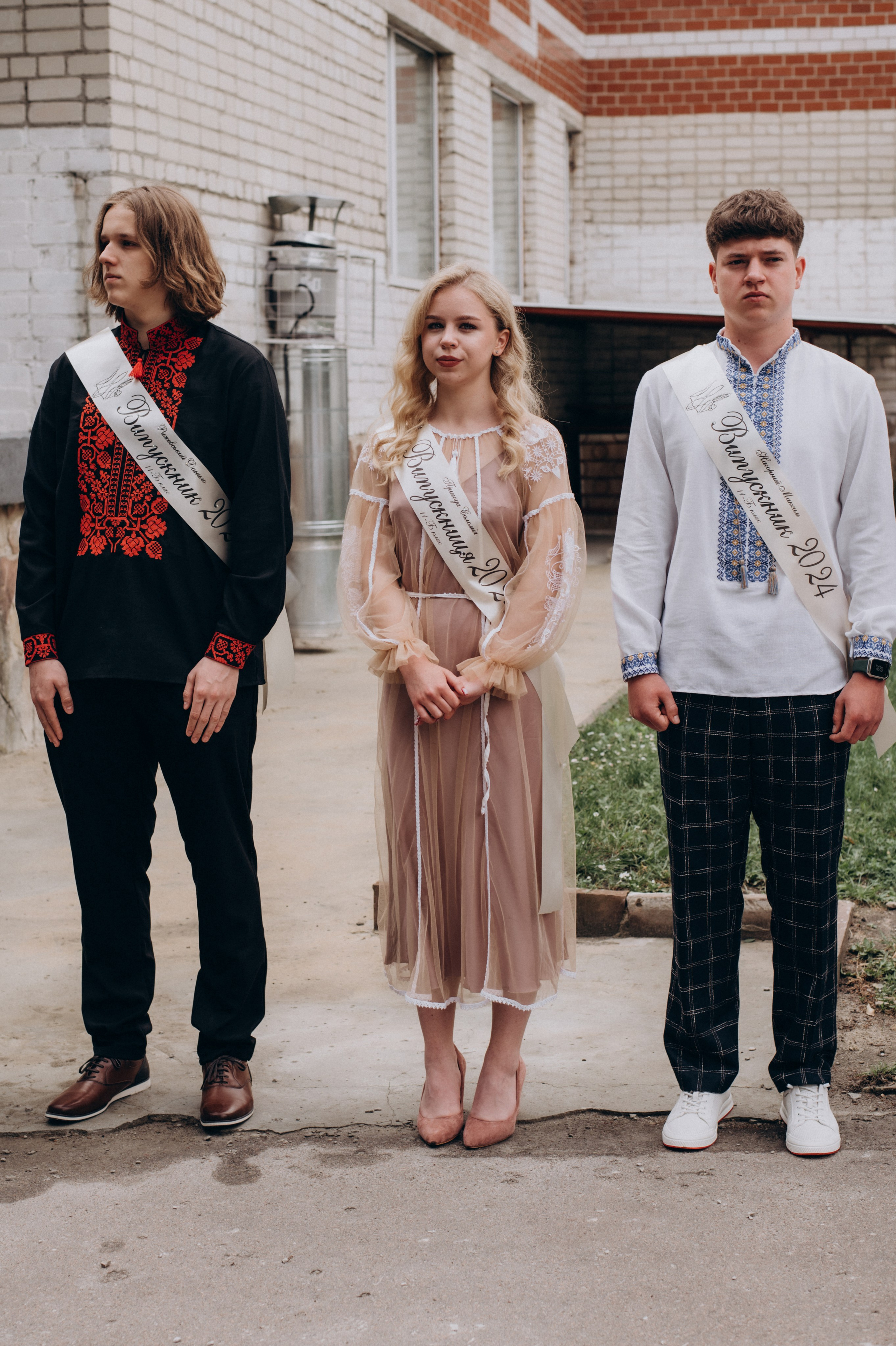 Фотосесія останнього дзвоника, фотосесія випускників Тернопіль, випускний 2024. Сімейний, дитячий та індивідуальний фотограф в м. Тернопіль, м. Львів