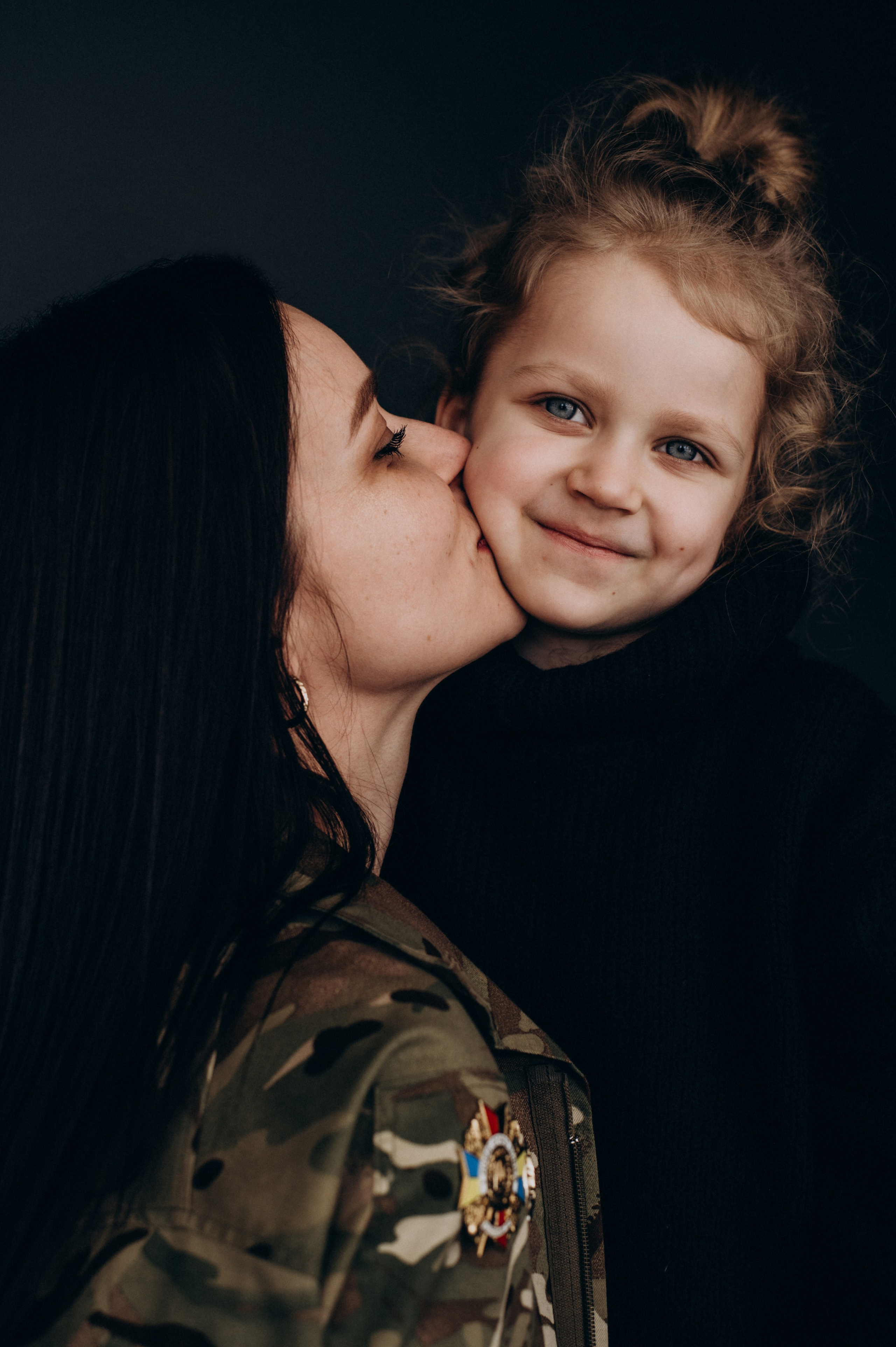 Сімейна фотосесія у студії, зйомка мами і дитини фотосесія Тернопіль Львів. Сімейний, дитячий та індивідуальний фотограф в м. Тернопіль, м. Львів