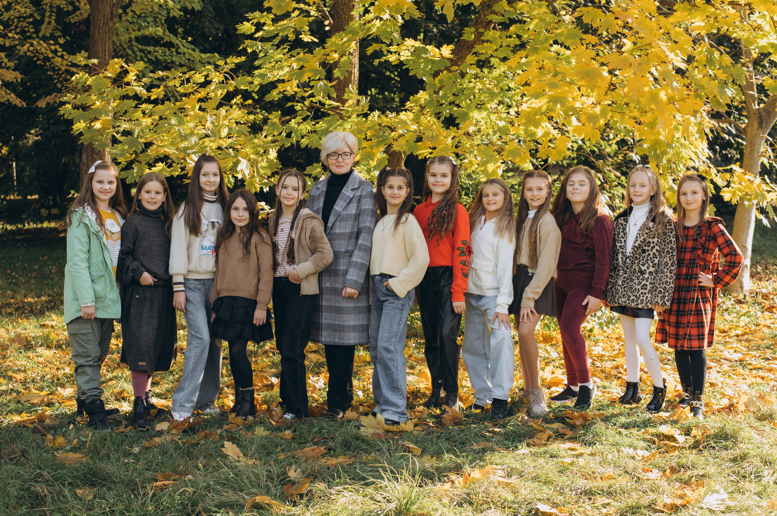Шкільна фотосесія на віньєтки Тернопіль, шкільні альбоми, фотосесія випускників Тернопіль, випускний альбом, фотограф випускний Тернопіль. Сімейний, дитячий та індивідуальний фотограф в м. Тернопіль, м. Львів