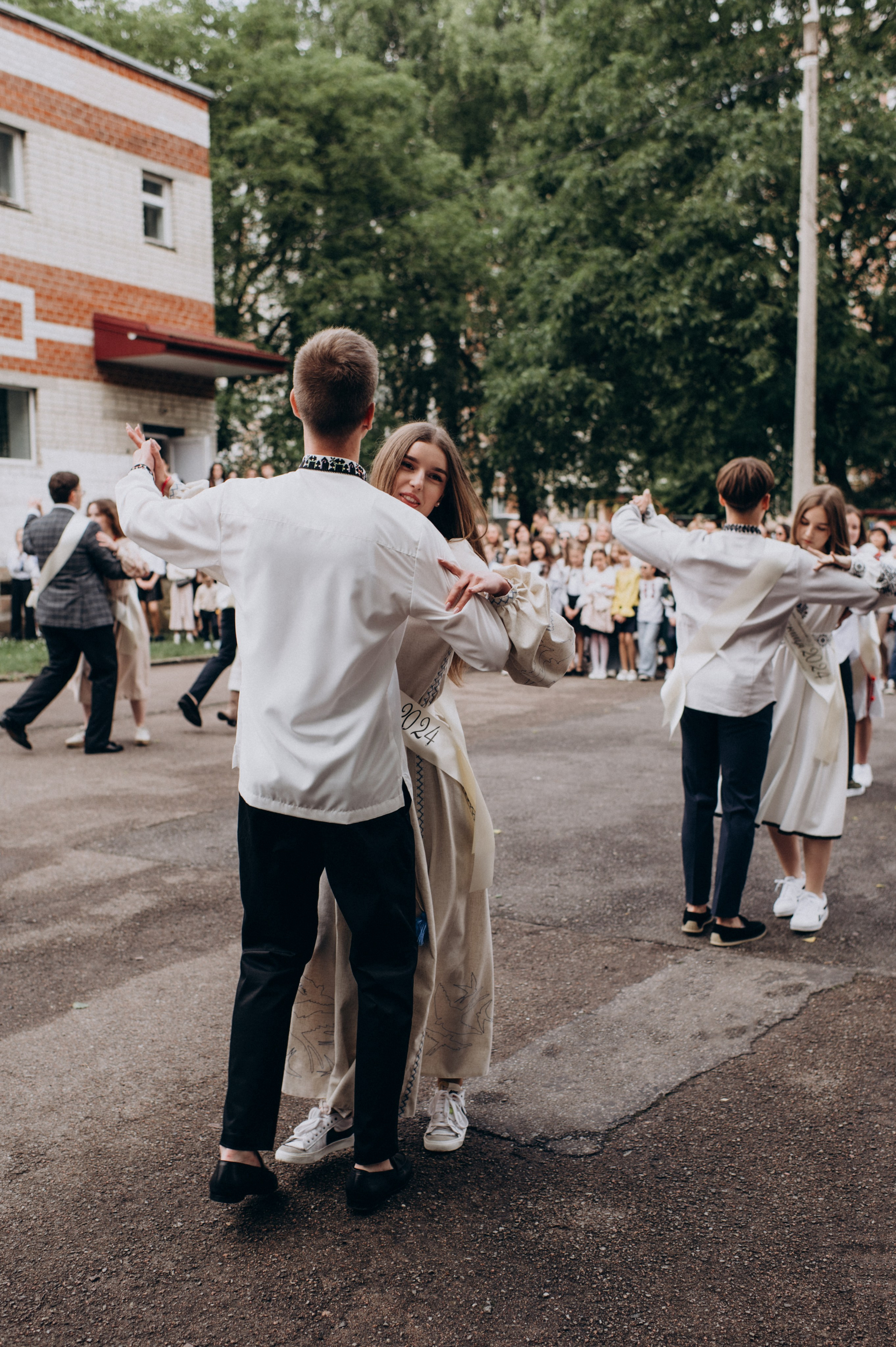 Фотосесія останнього дзвоника, фотосесія випускників Тернопіль, випускний 2024. Сімейний, дитячий та індивідуальний фотограф в м. Тернопіль, м. Львів